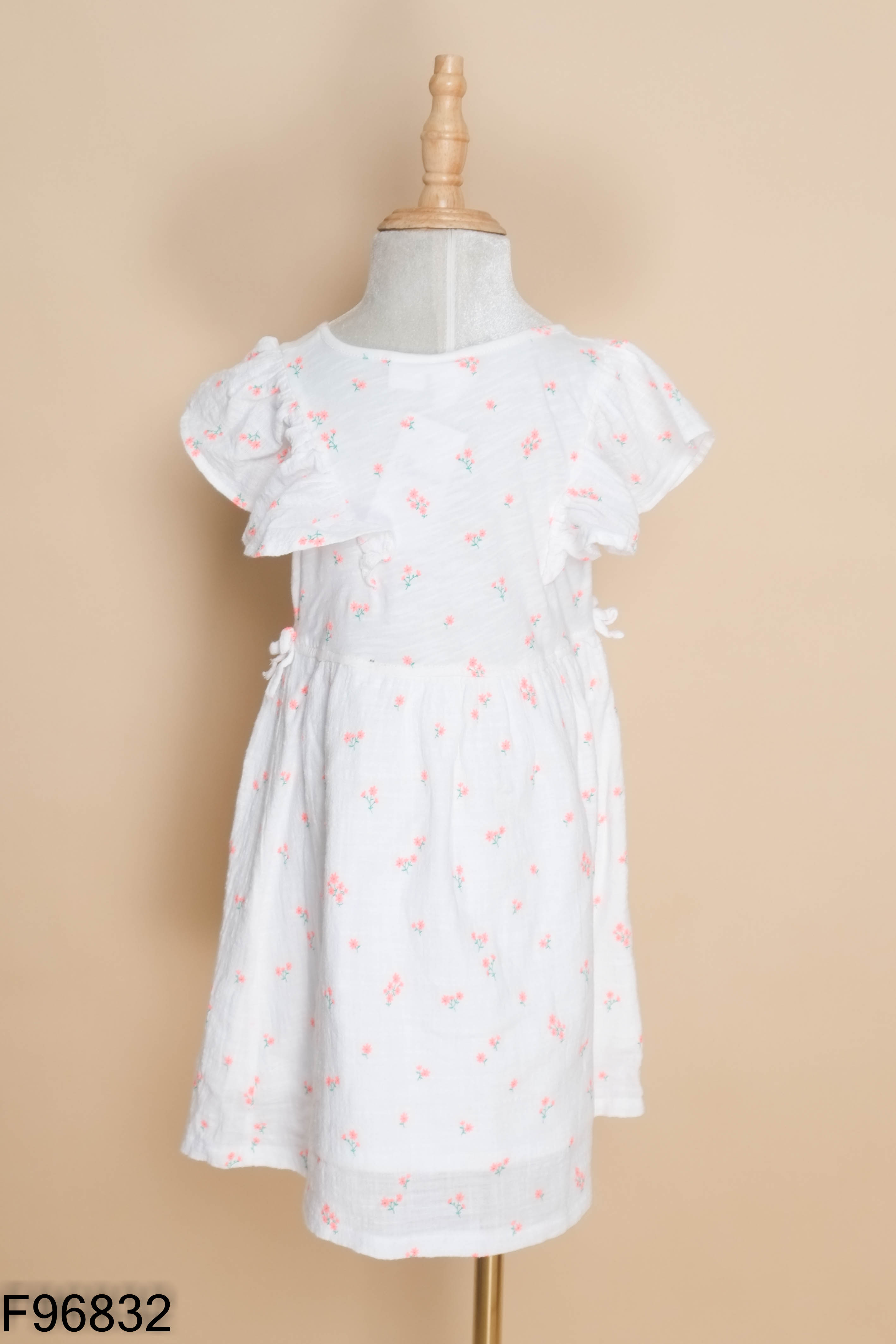 Váy trắng ZARA họa tiết hoa KIDS