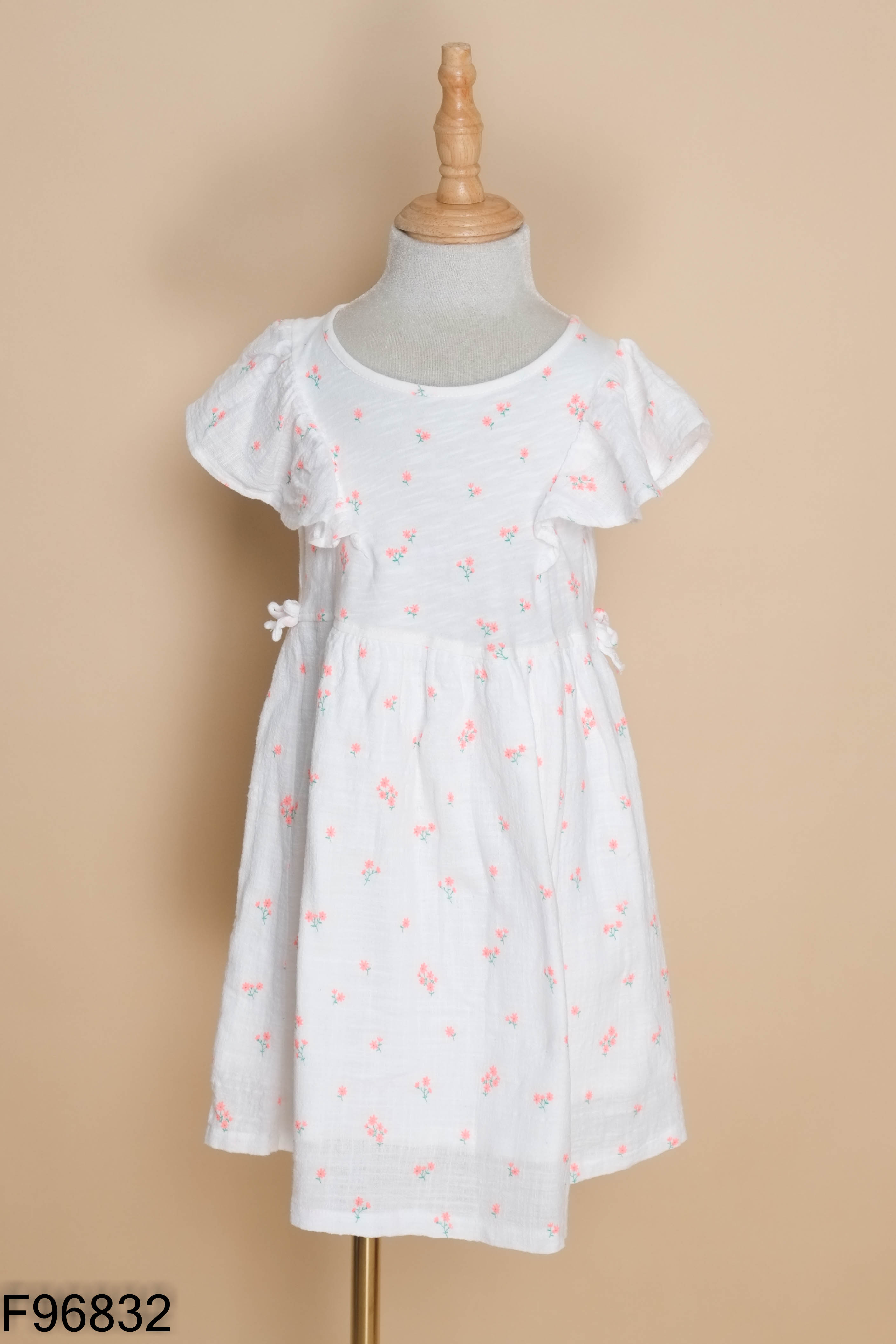 Váy trắng ZARA họa tiết hoa KIDS