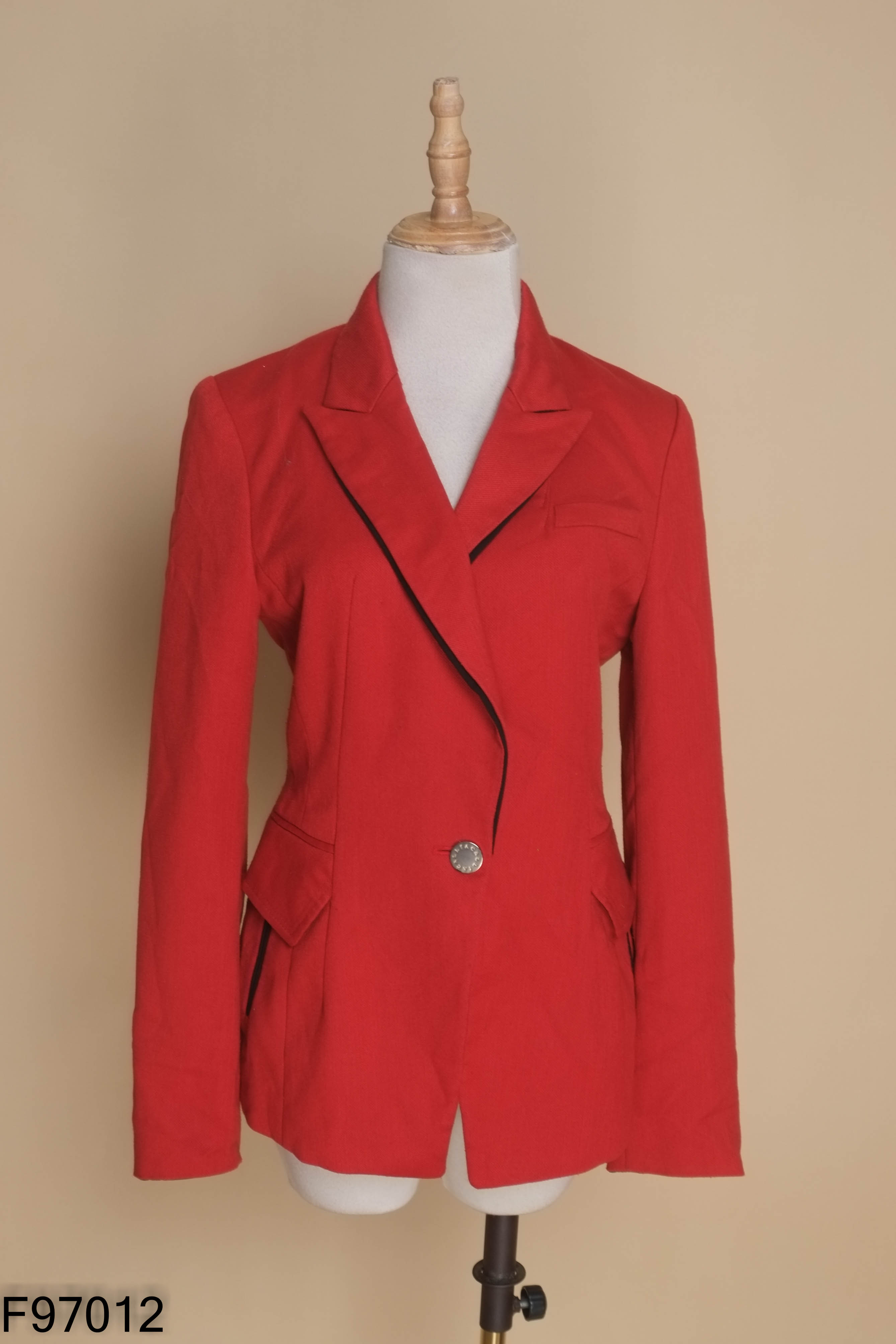 Áo khoác blazers dạ đỏ viền đen
