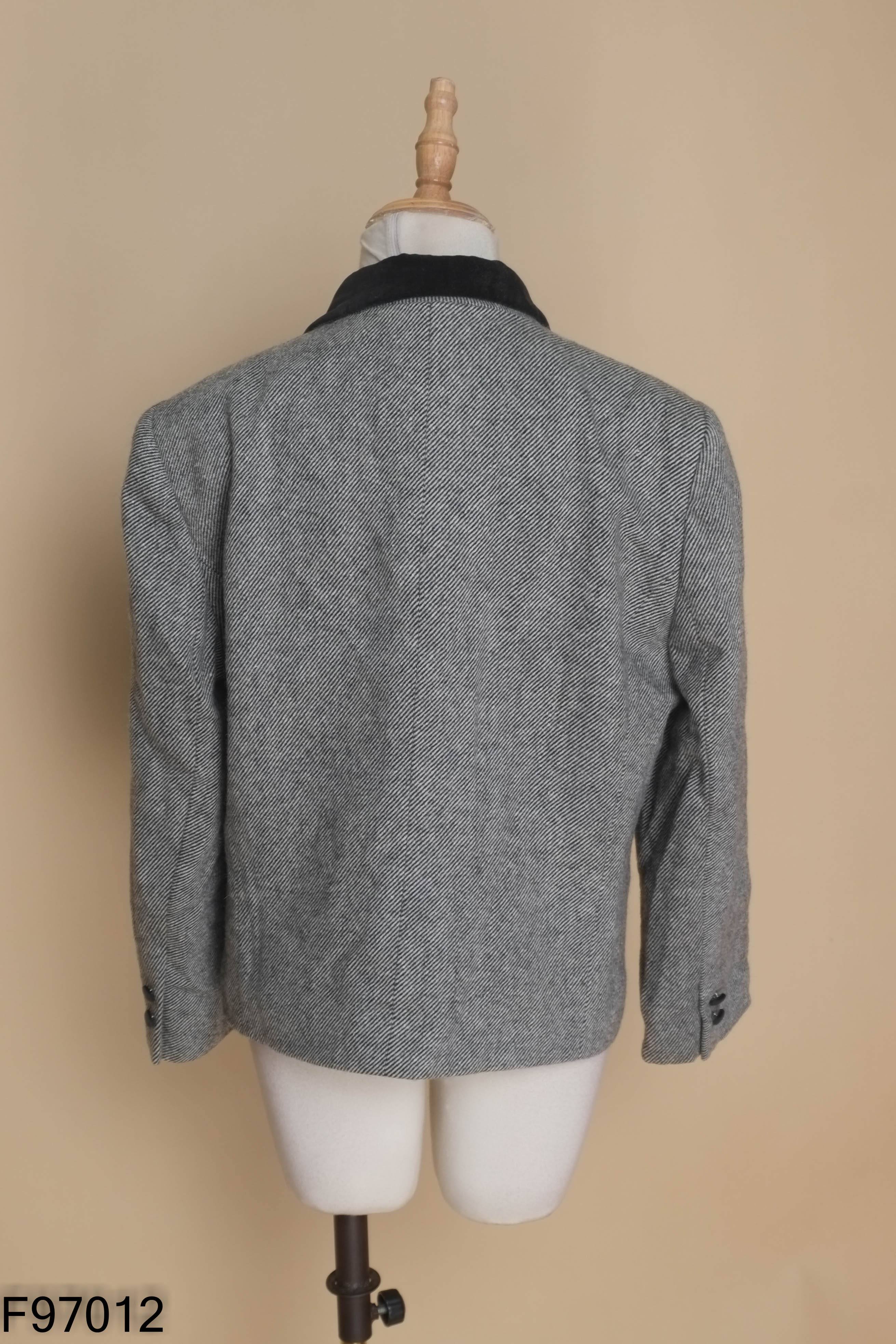 Áo khoác blazers dạ đen trắng ngắn