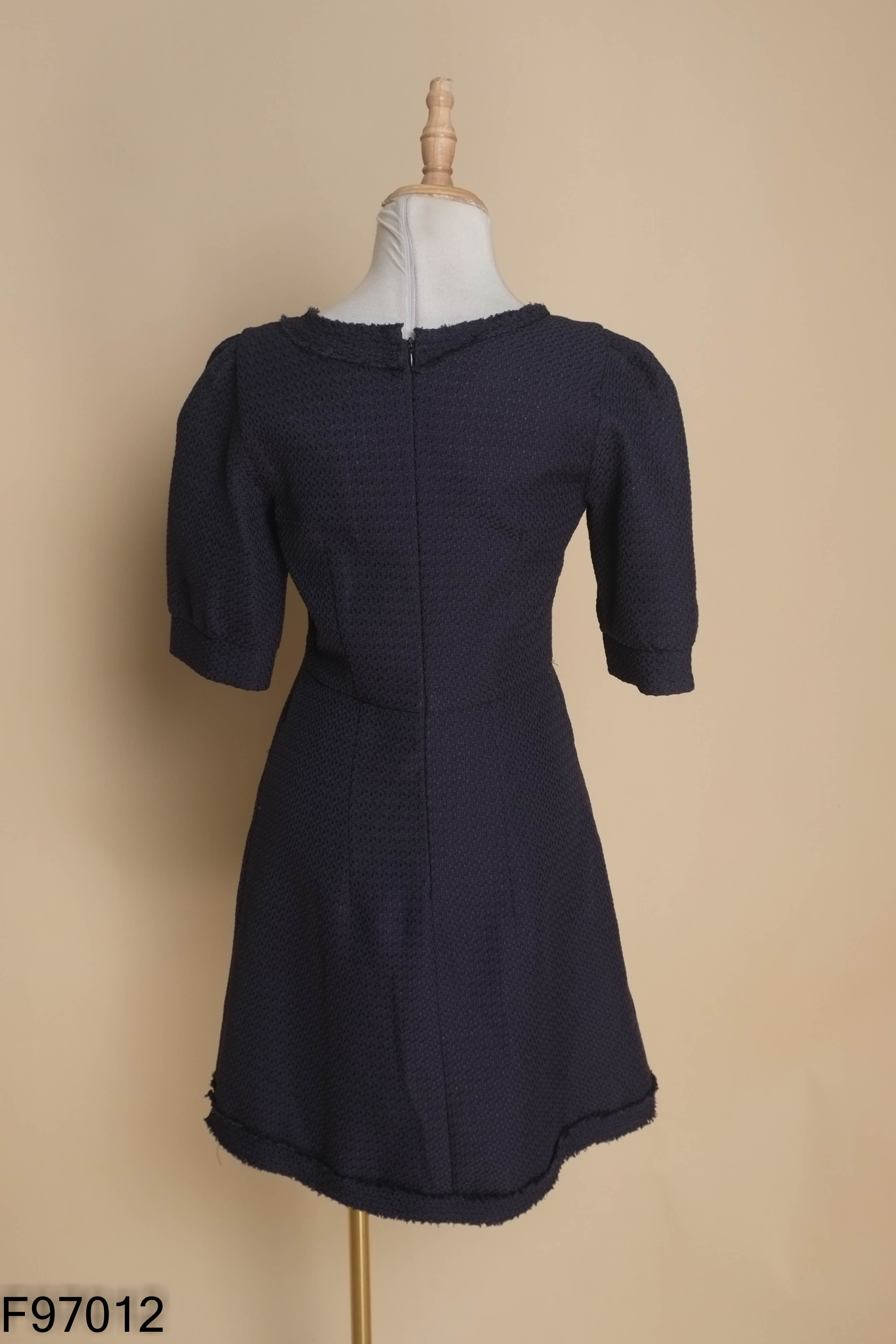 Váy xanh trơn phối sequin ánh