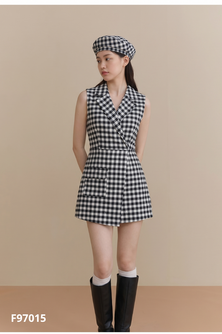 Jumpsuit đen caro sát nách