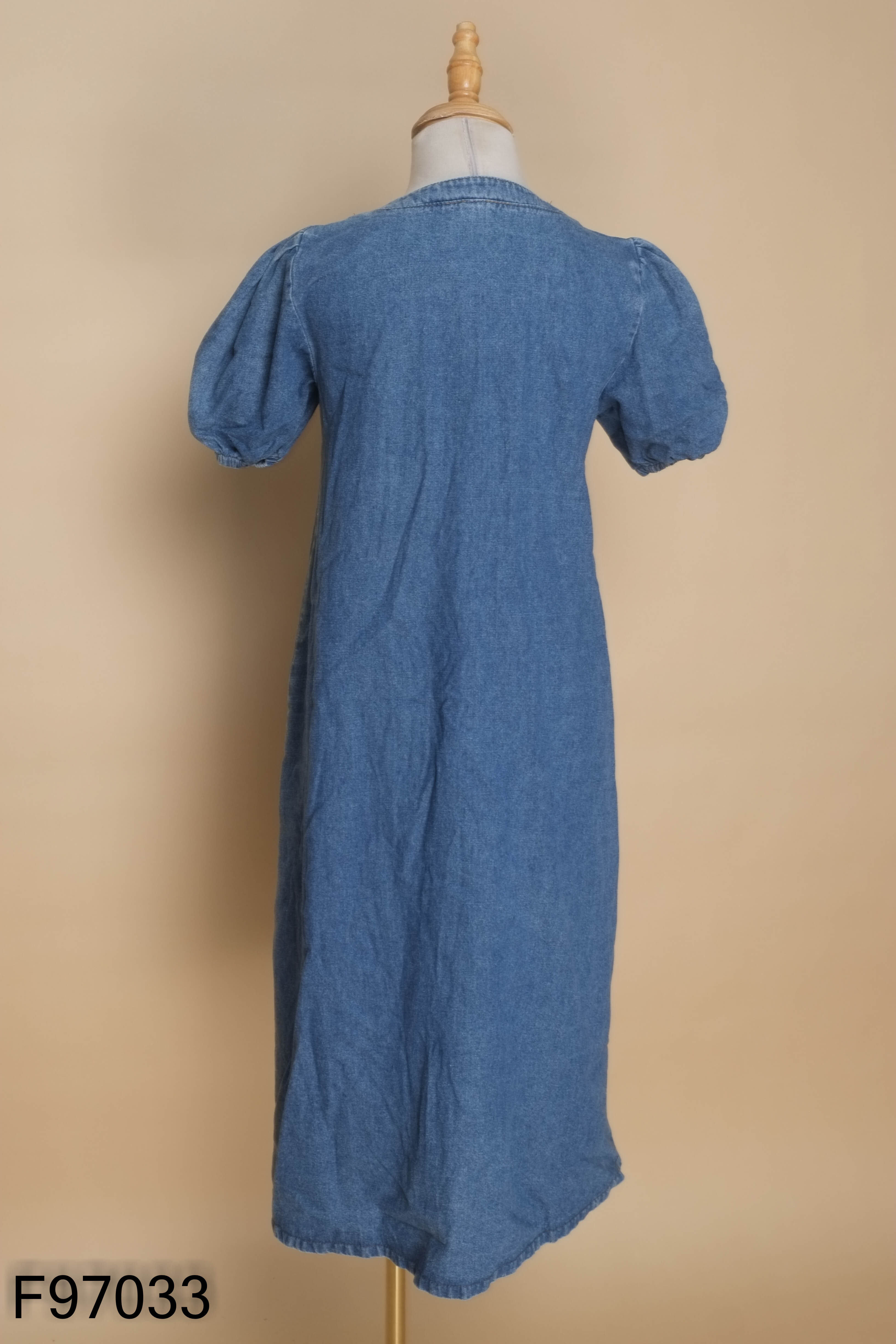 Váy jeans xanh tay bồng dáng suông