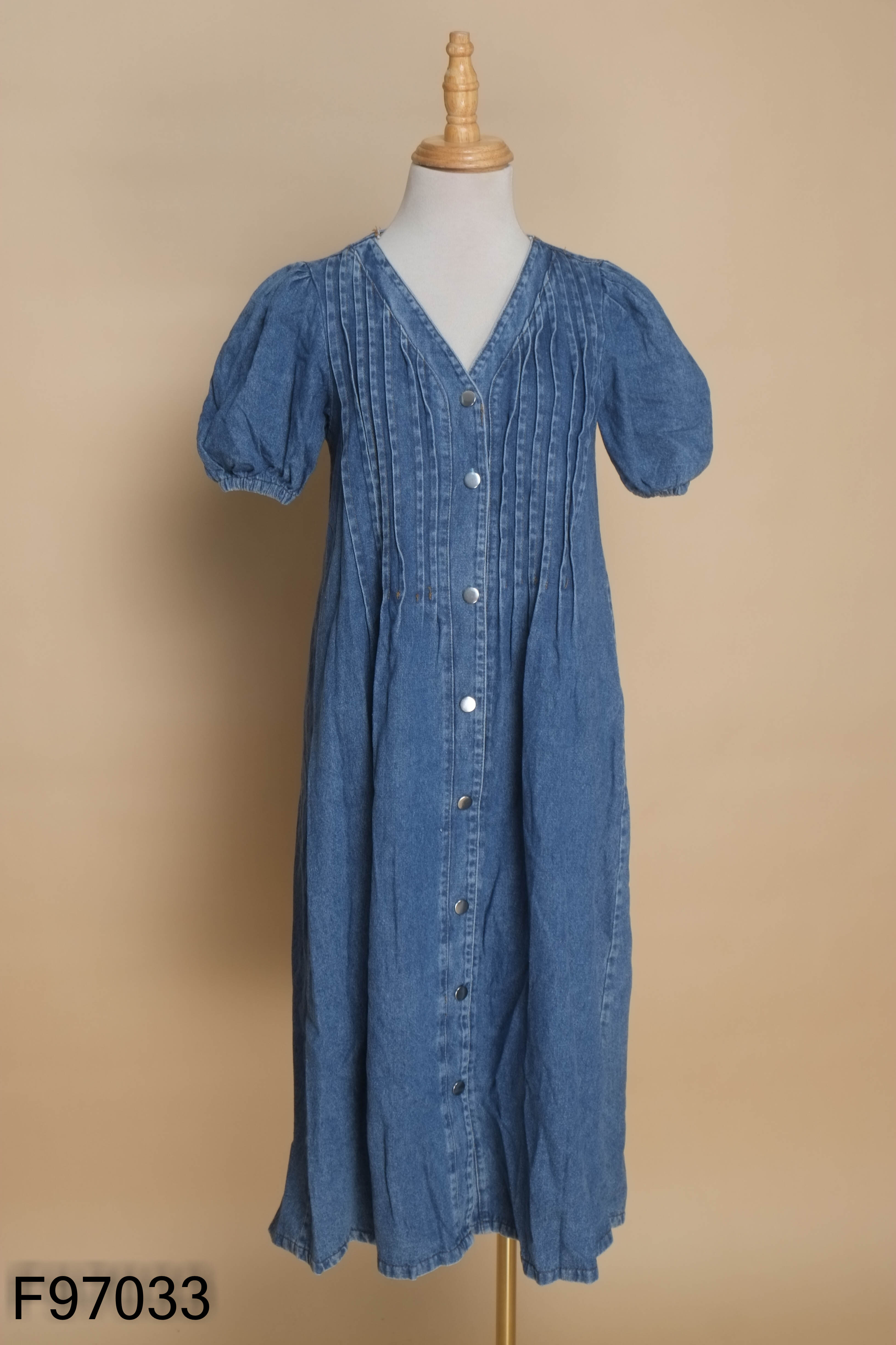 Váy jeans xanh tay bồng dáng suông