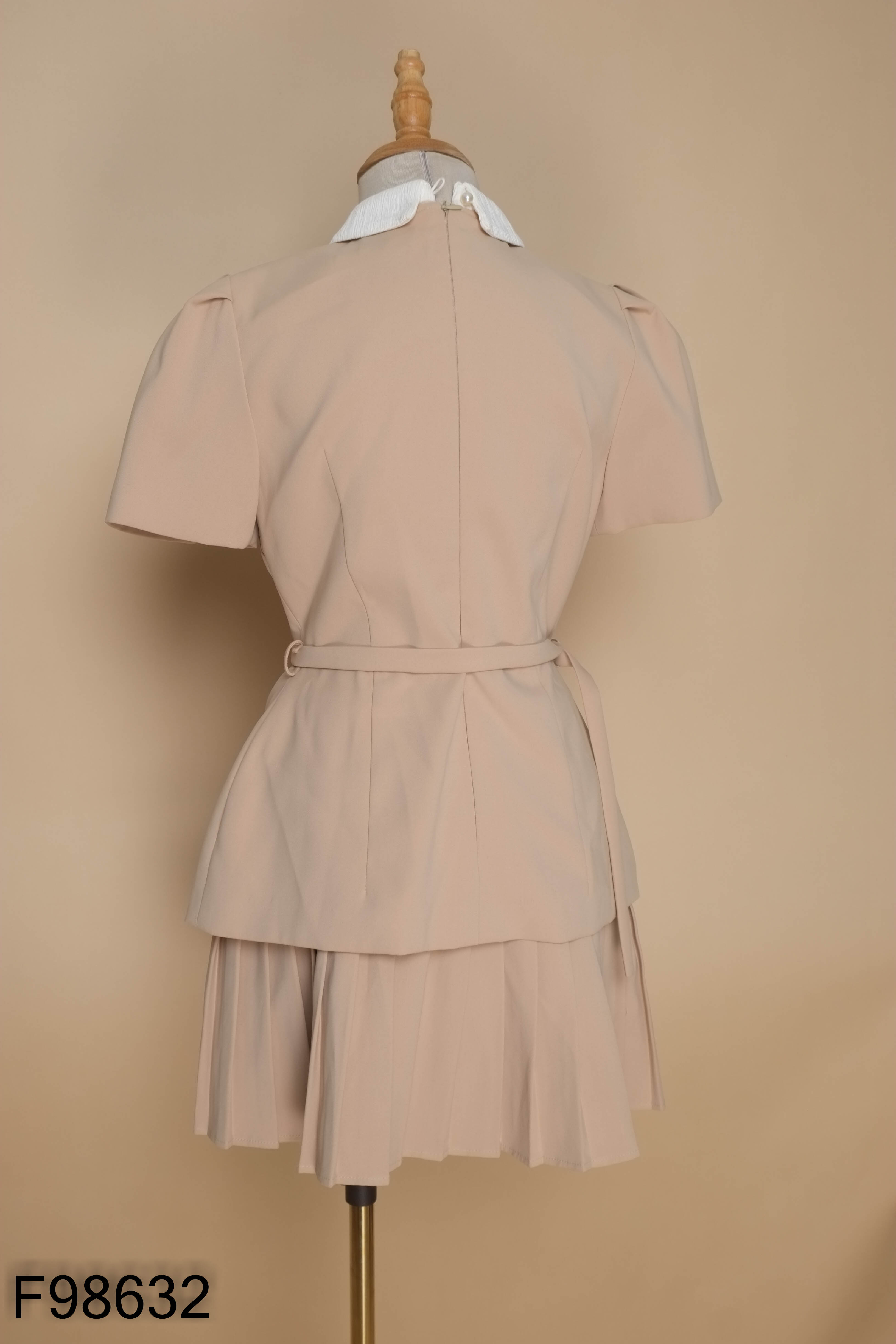 Set P.H.EBERLLY áo + chân váy xếp ly nâu