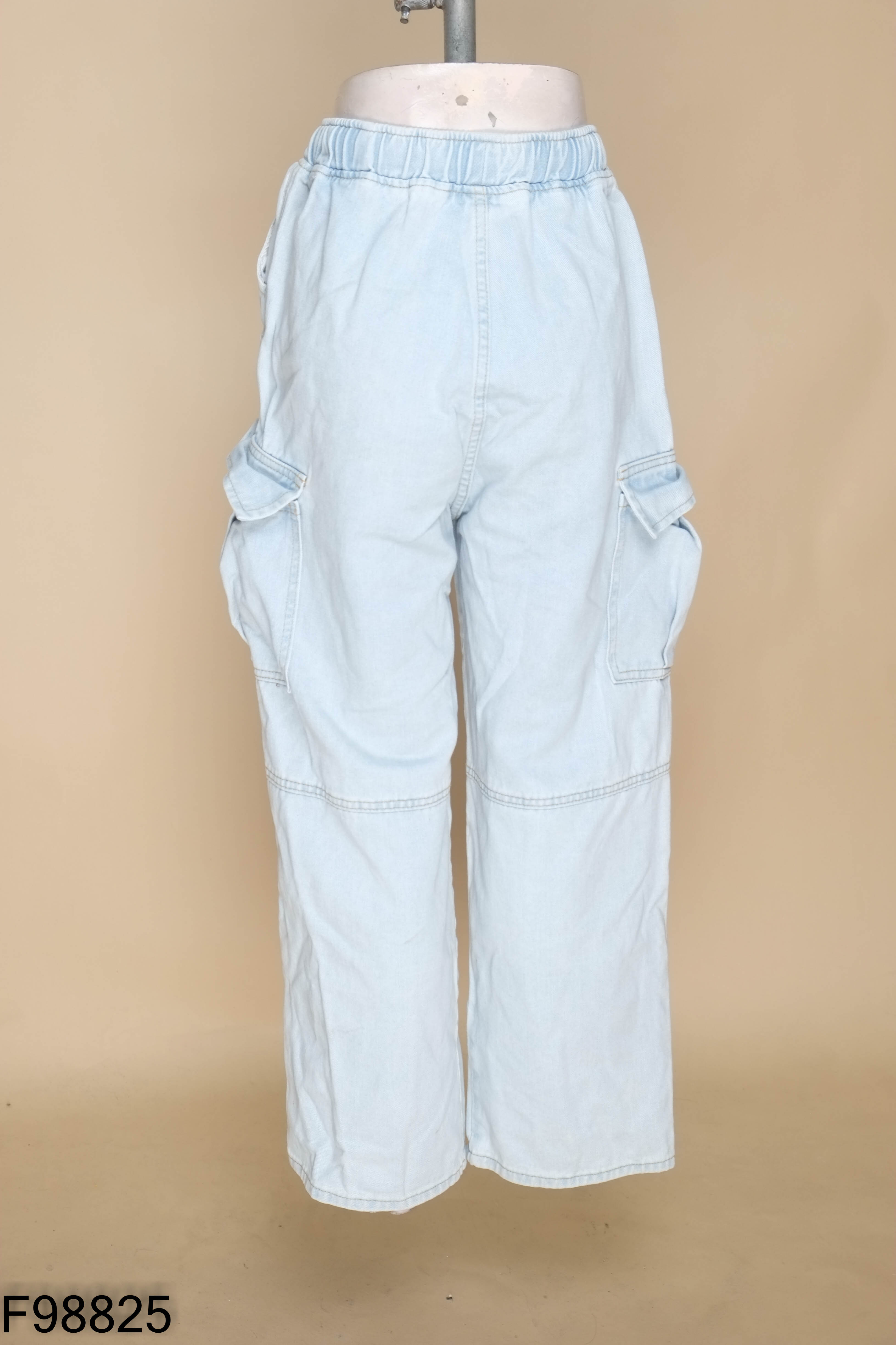 Quần jeans xanh nhạt túi hộp
