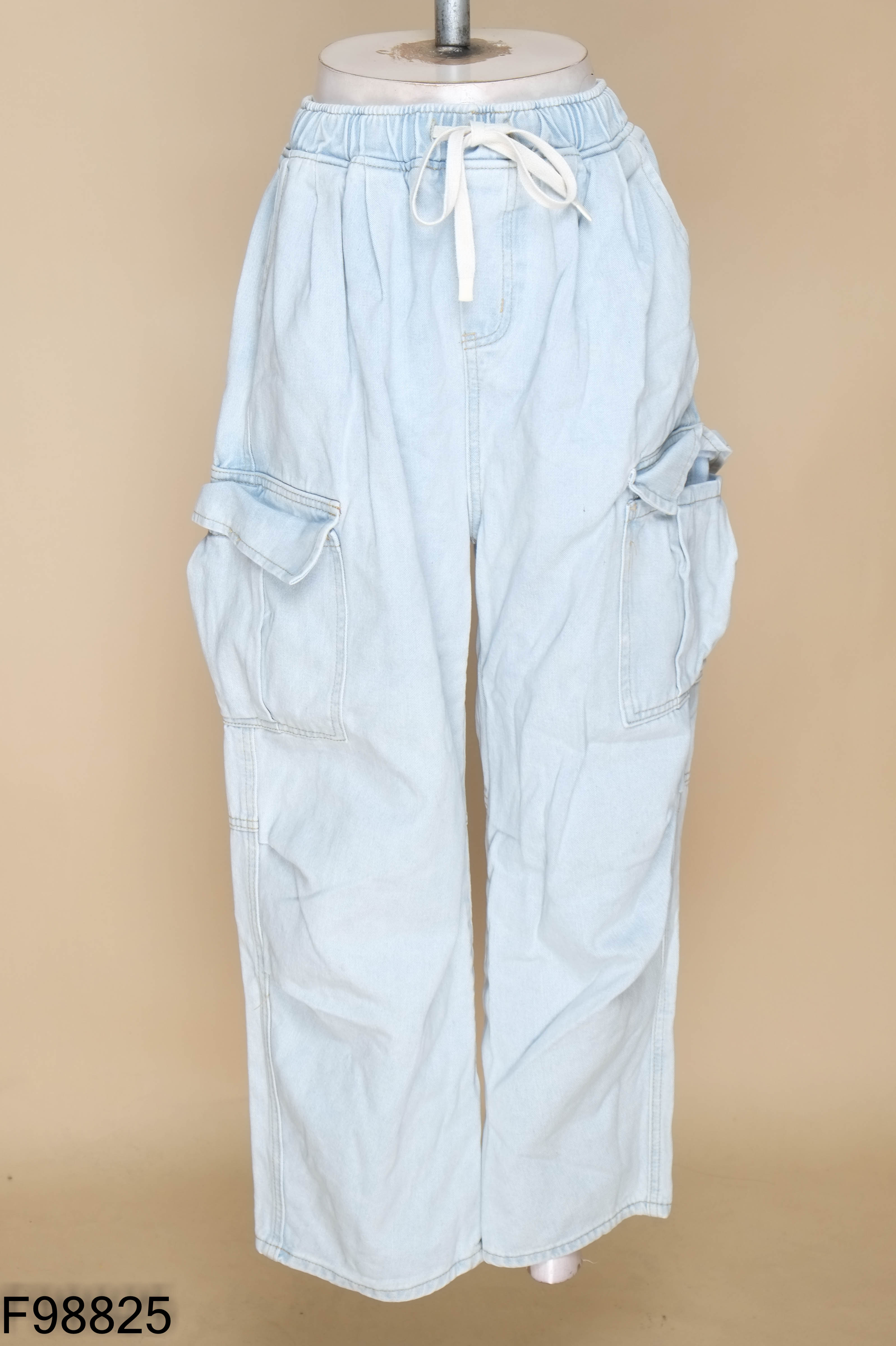 Quần jeans xanh nhạt túi hộp