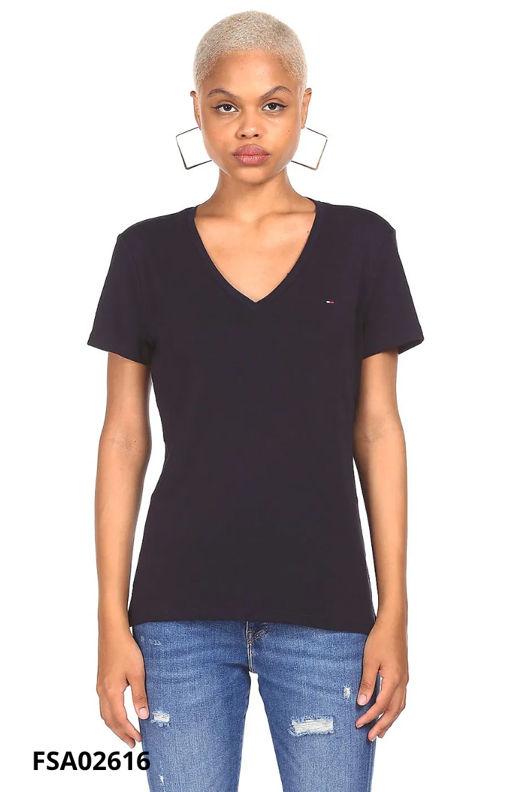 Áo thun đen TOMMY HILFIGER cổ tim