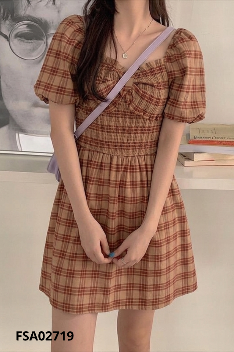 Váy nâu caro đỏ