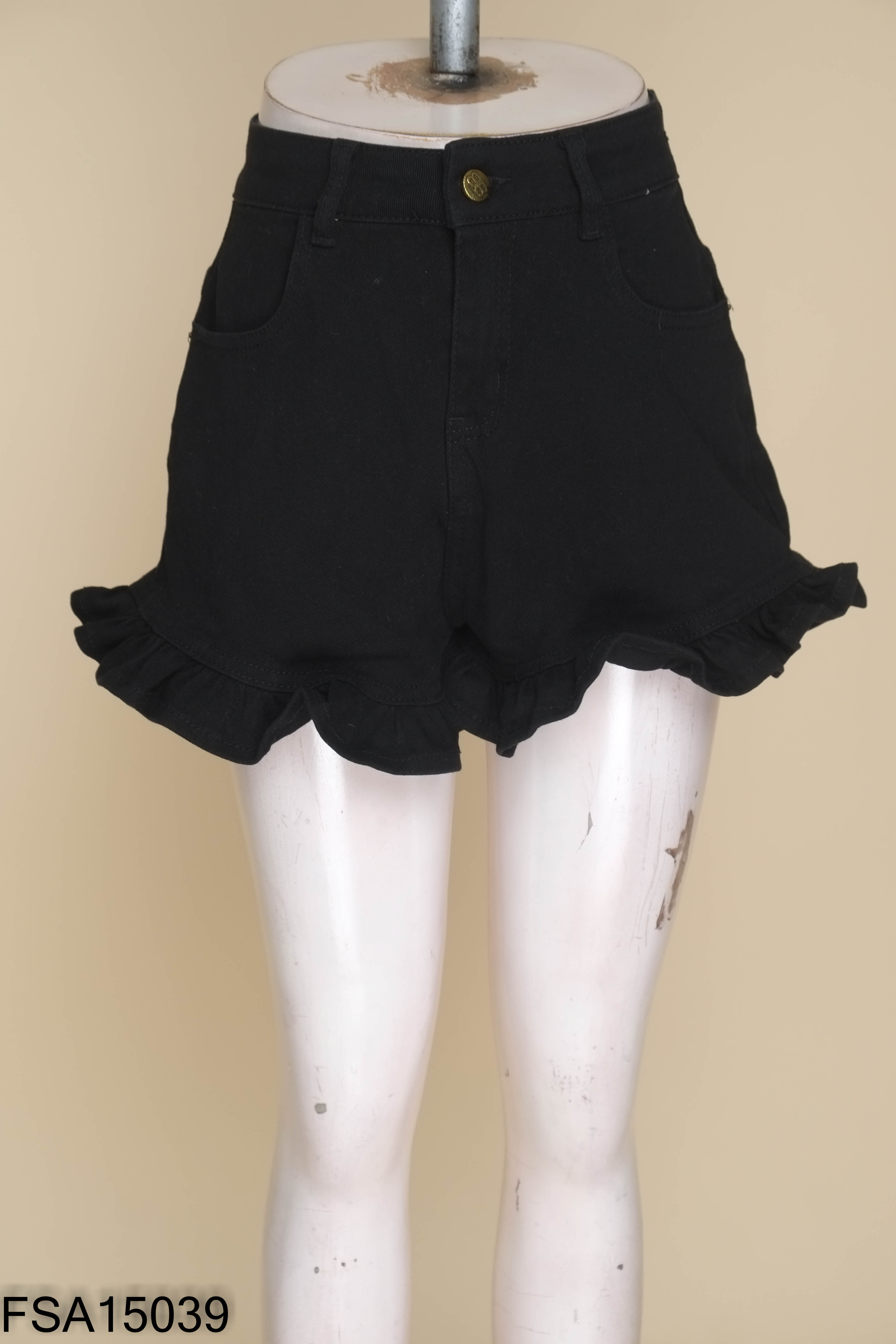 Quần shorts jeans đen