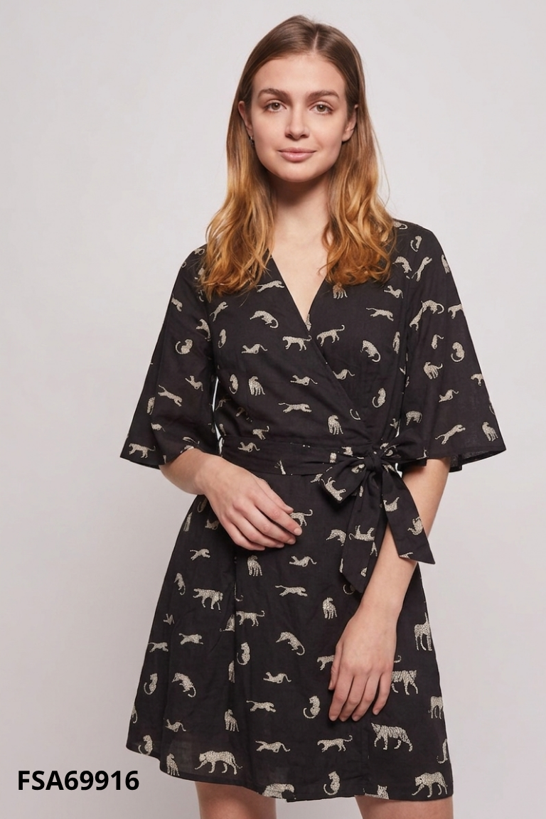 Váy đen cổ V phối dây eo ONLY