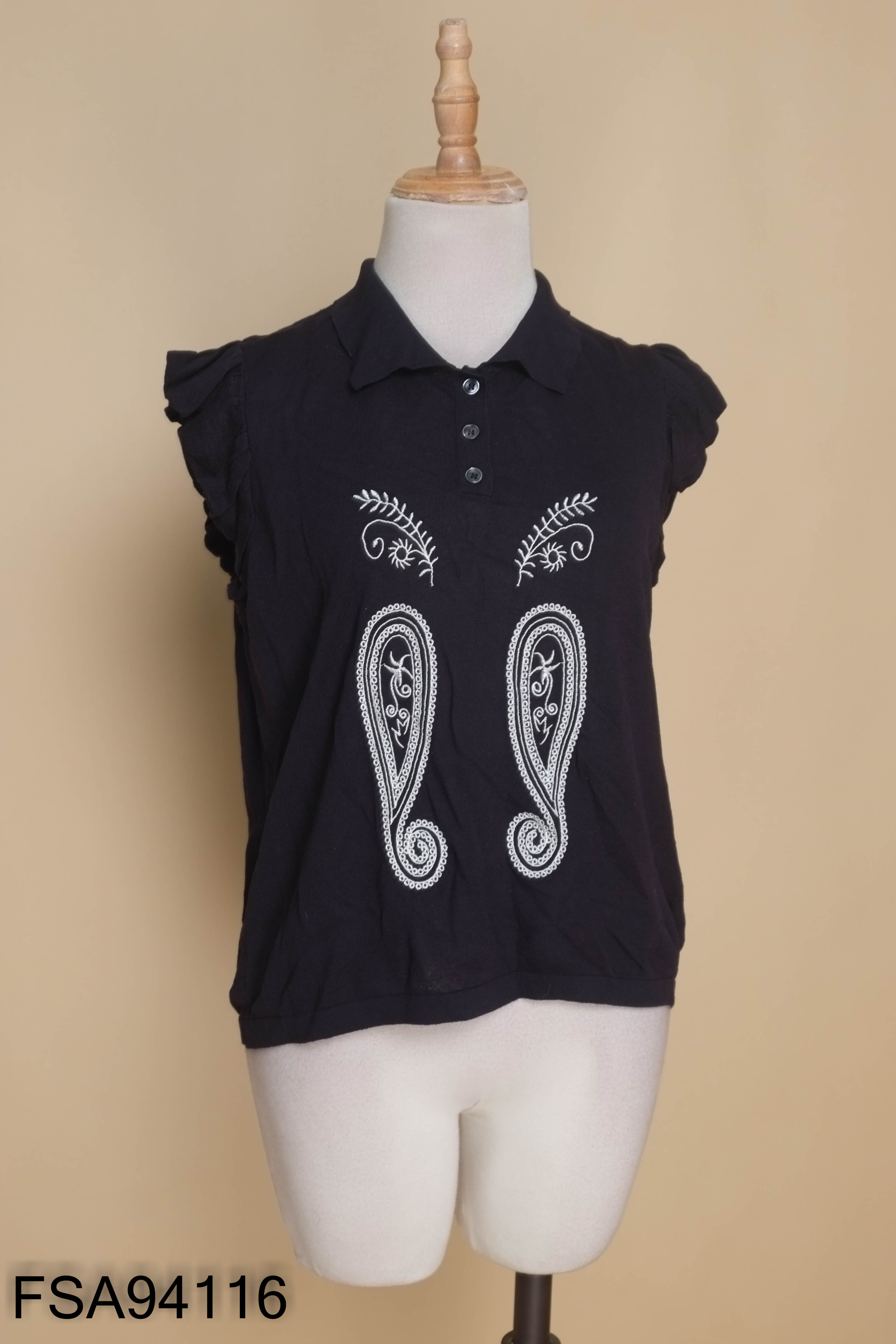 Áo polo len xanh than thêu họa tiết