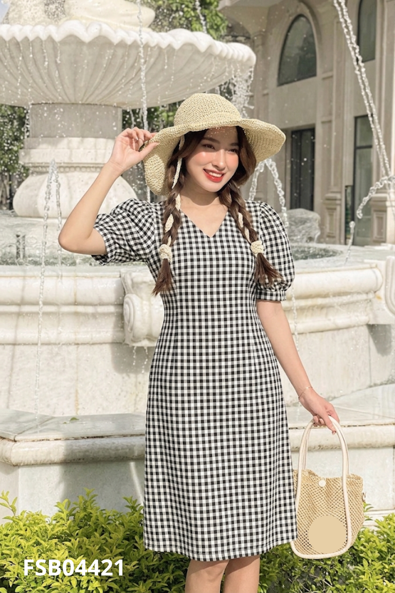 Váy đen caro trắng