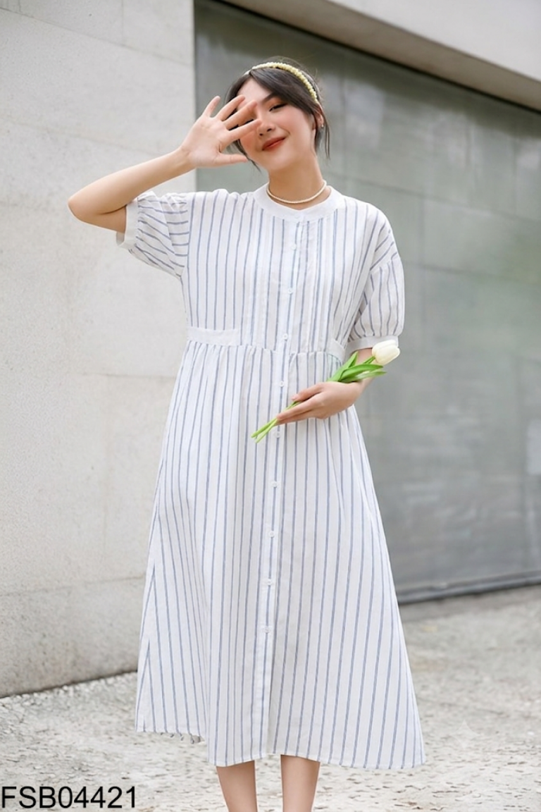 NEWTAG váy trắng kẻ xanh