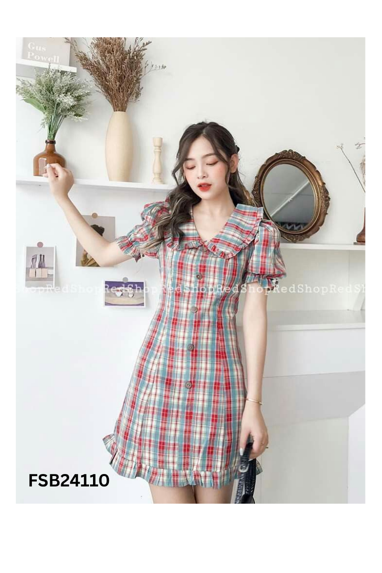 Váy xanh kẻ đỏ cổ tròn