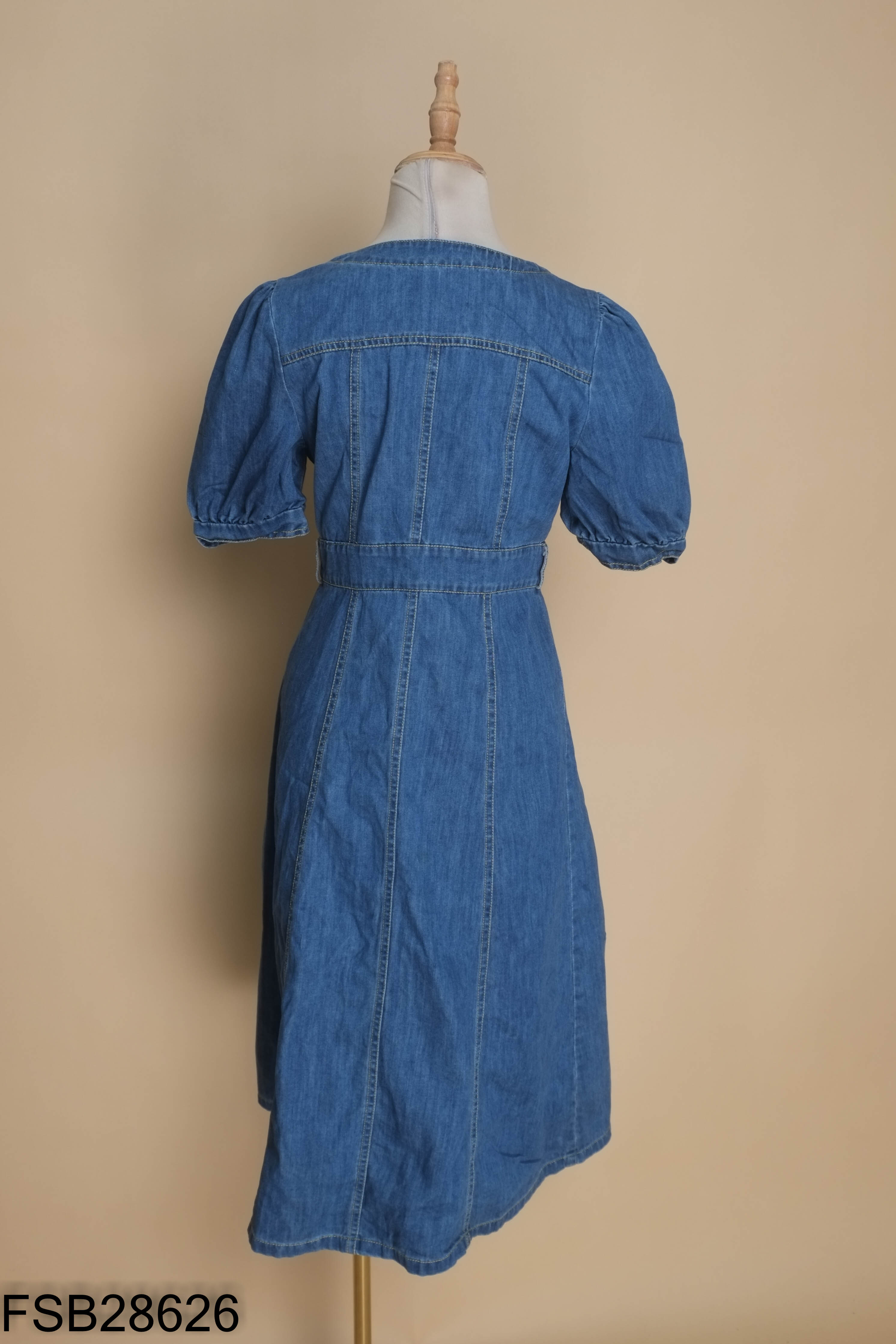 Váy jeans xanh cổ vuông
