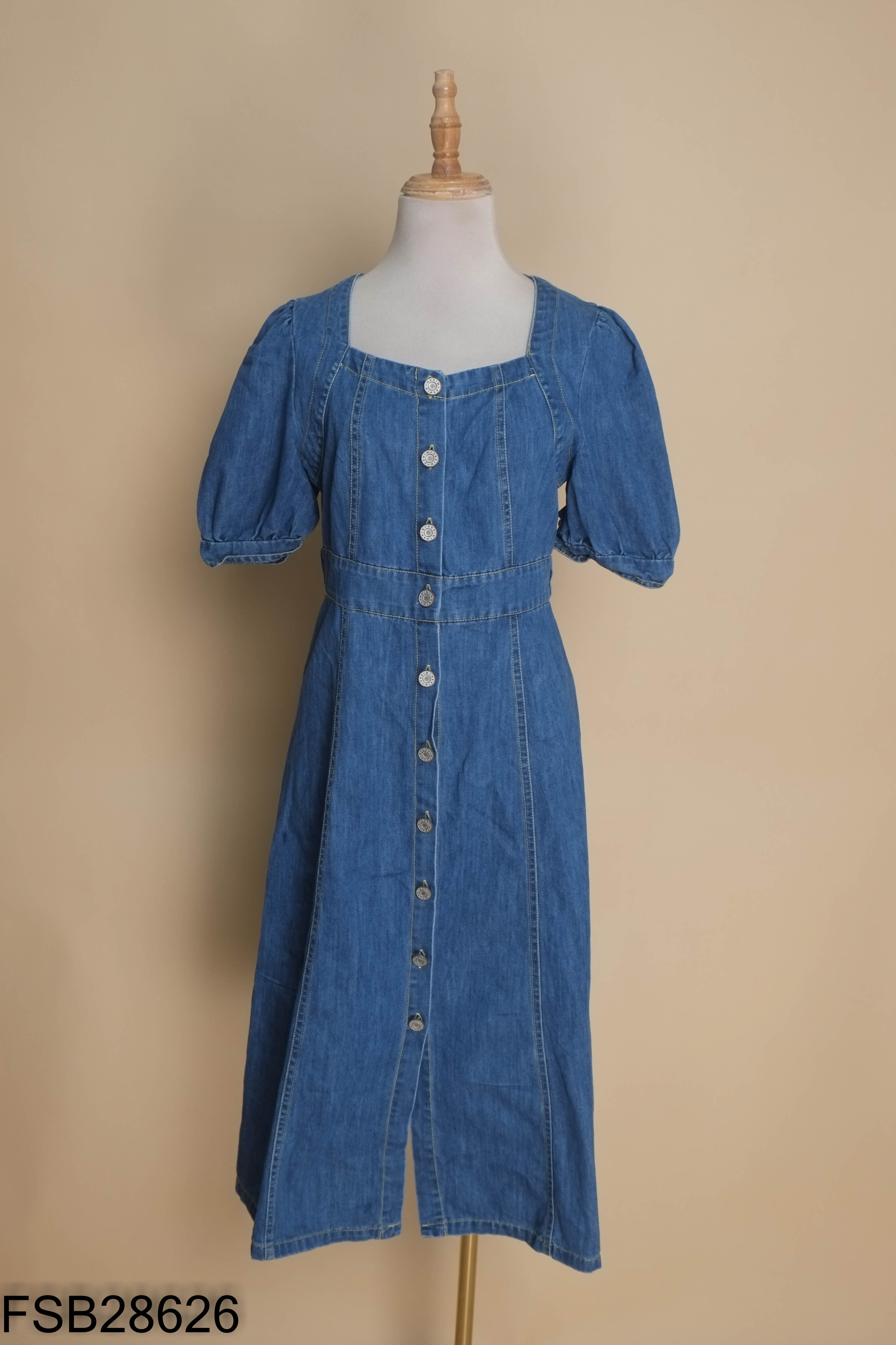 Váy jeans xanh cổ vuông