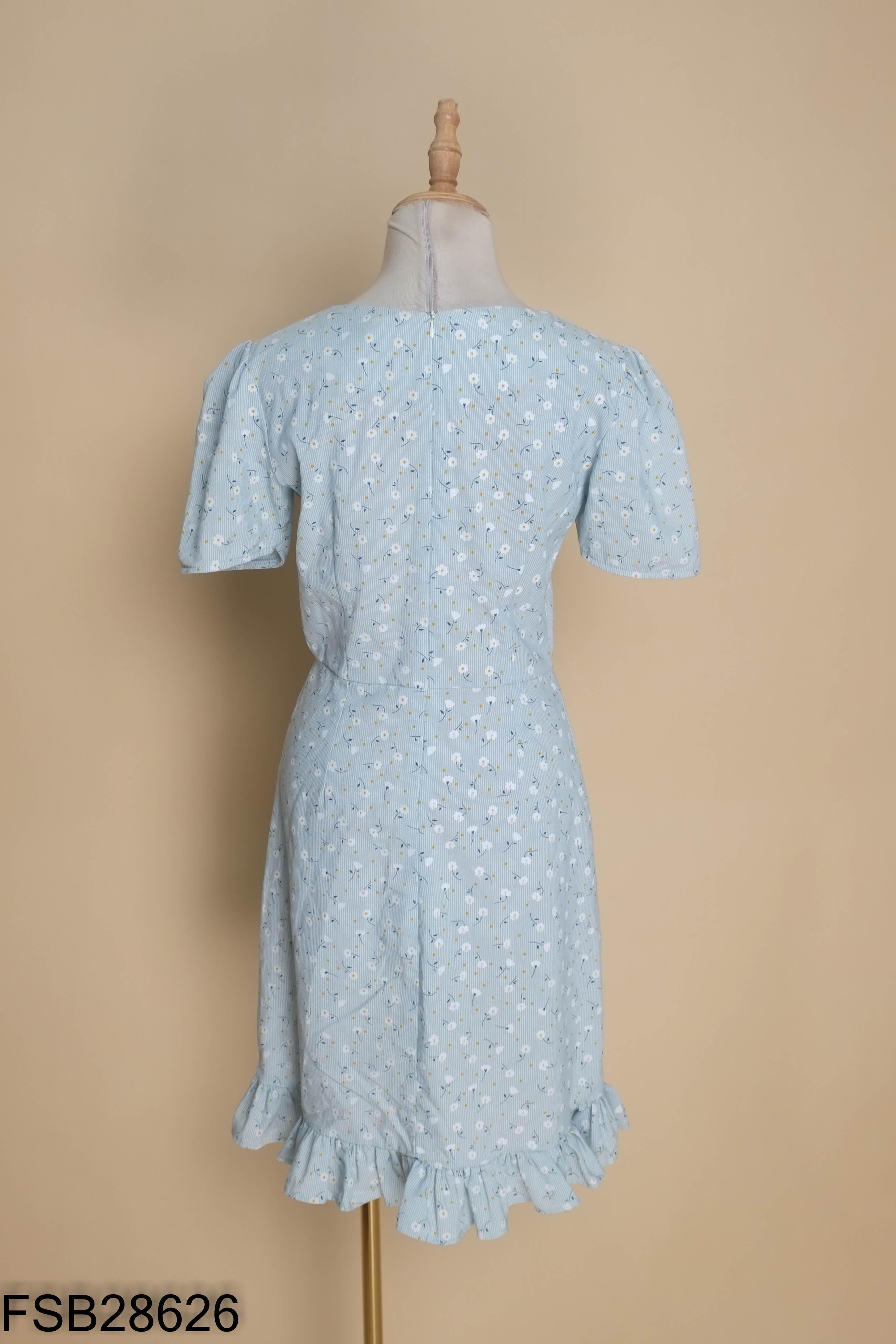 Váy xanh hoa cổ V