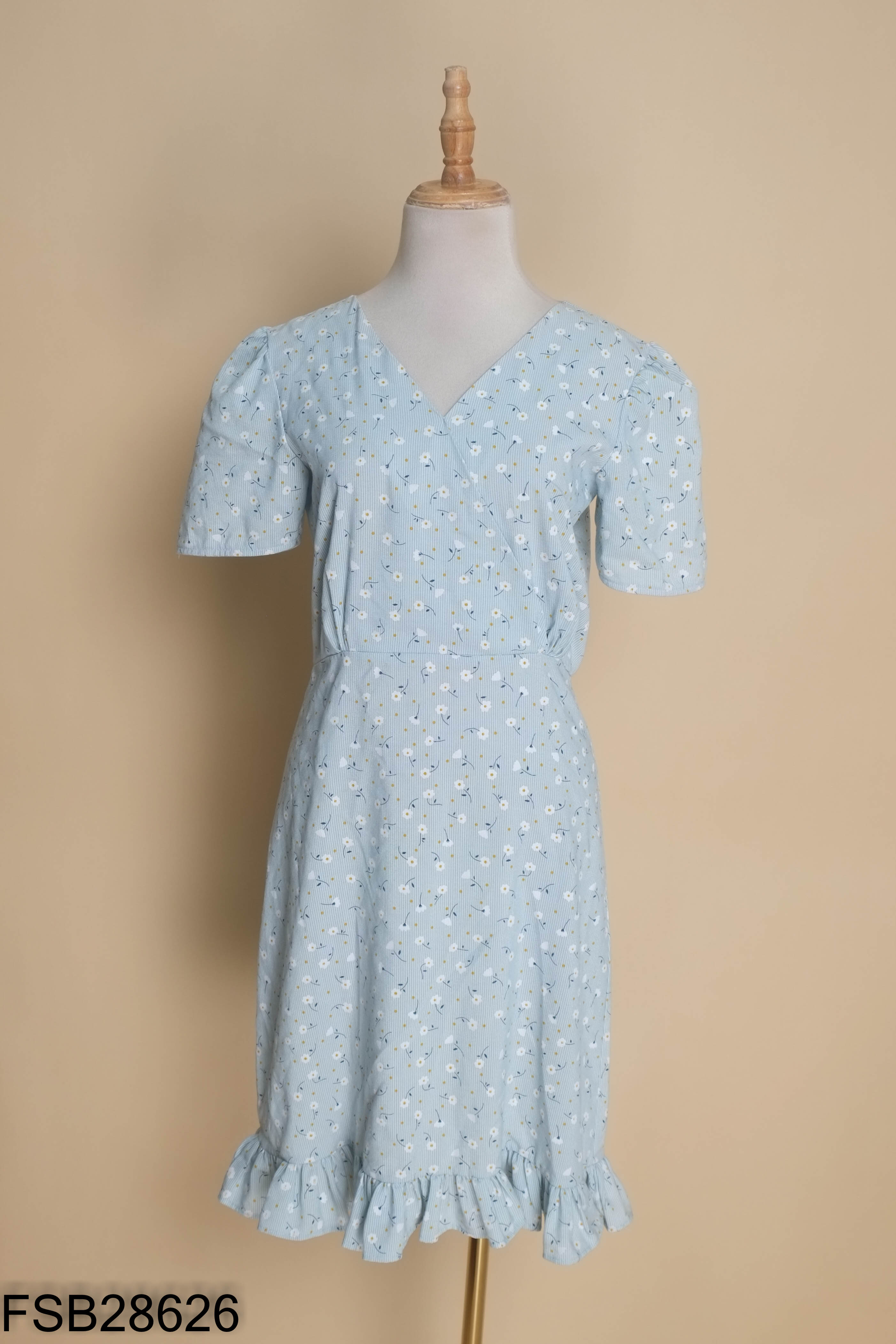 Váy xanh hoa cổ V