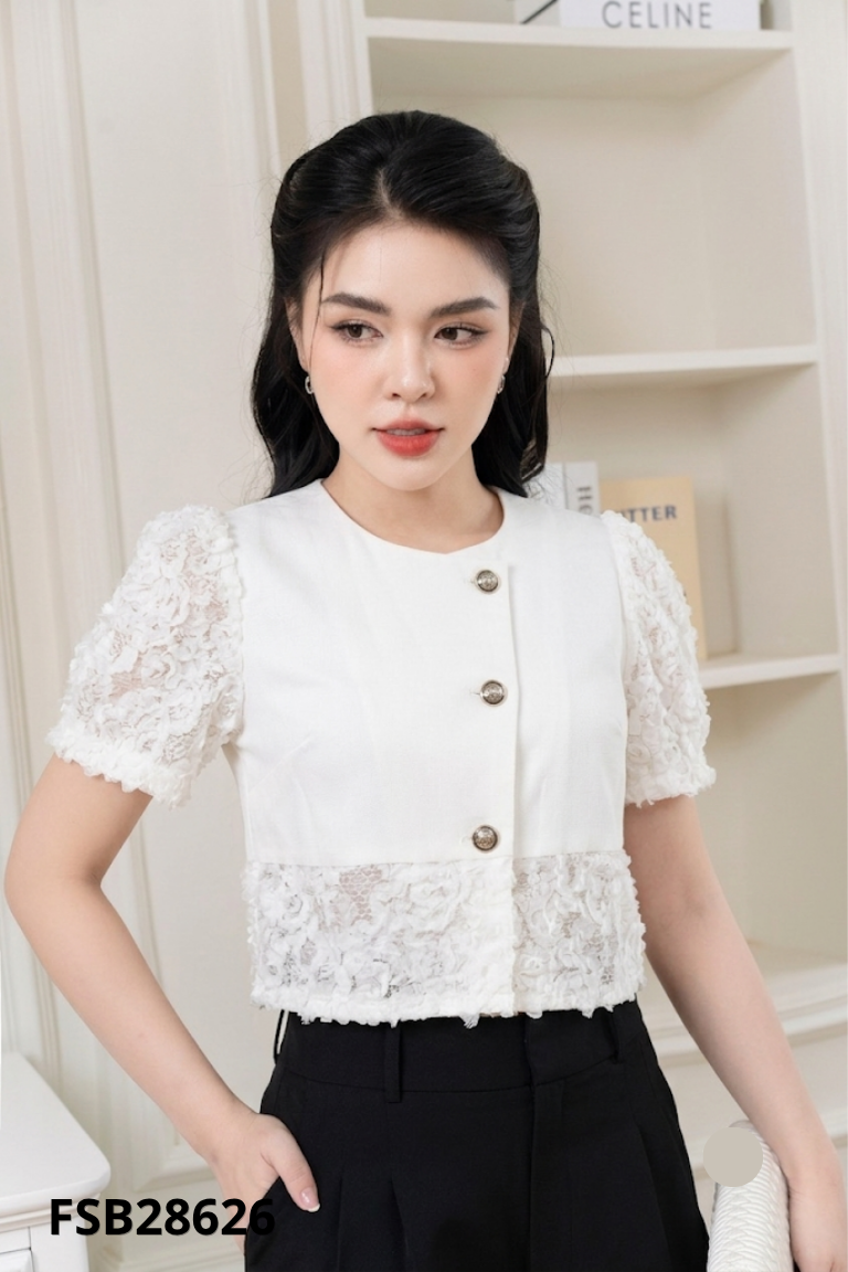 Áo trắng kem phối cúc tay ren