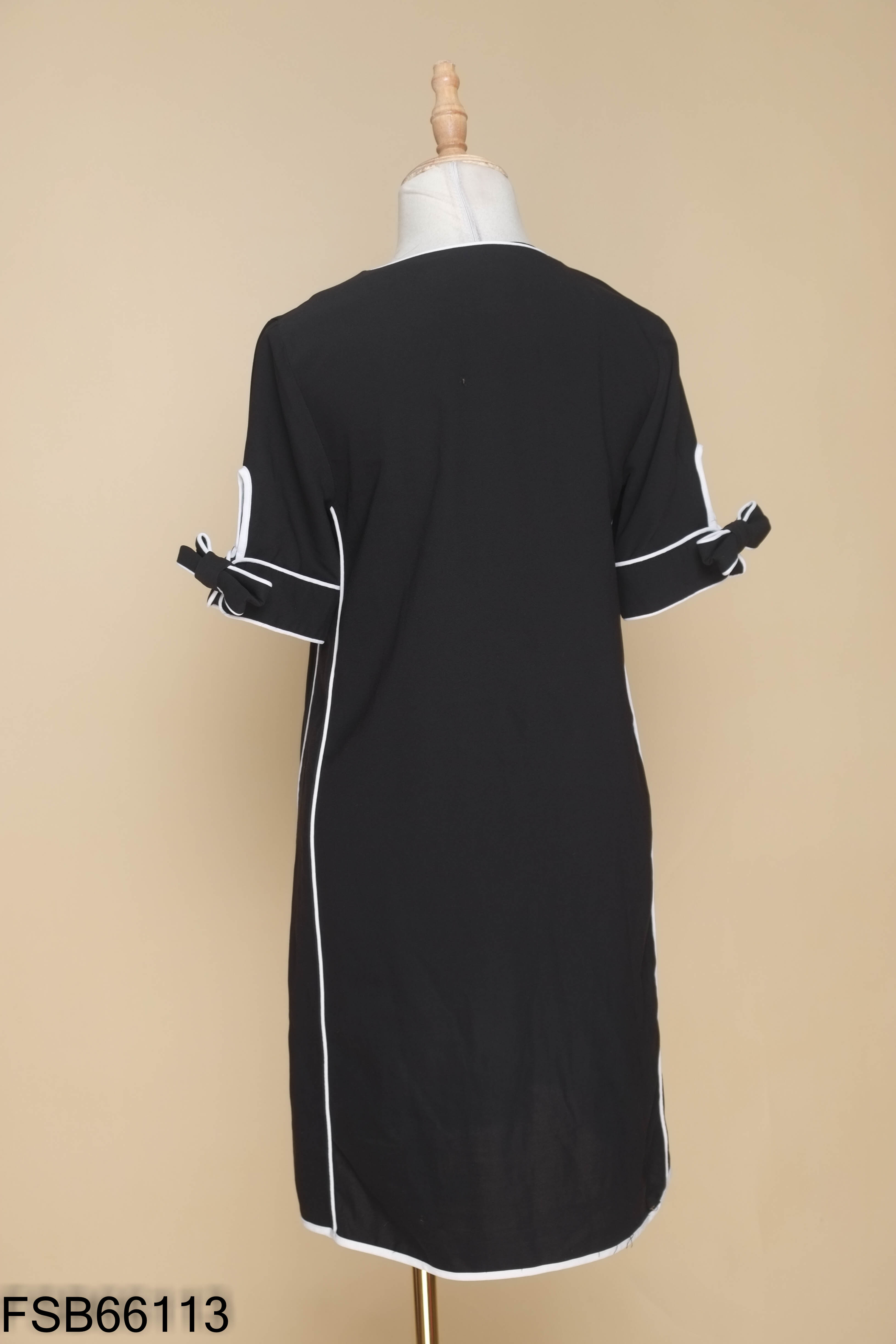 Váy 92 WEAR đen sọc trắng
