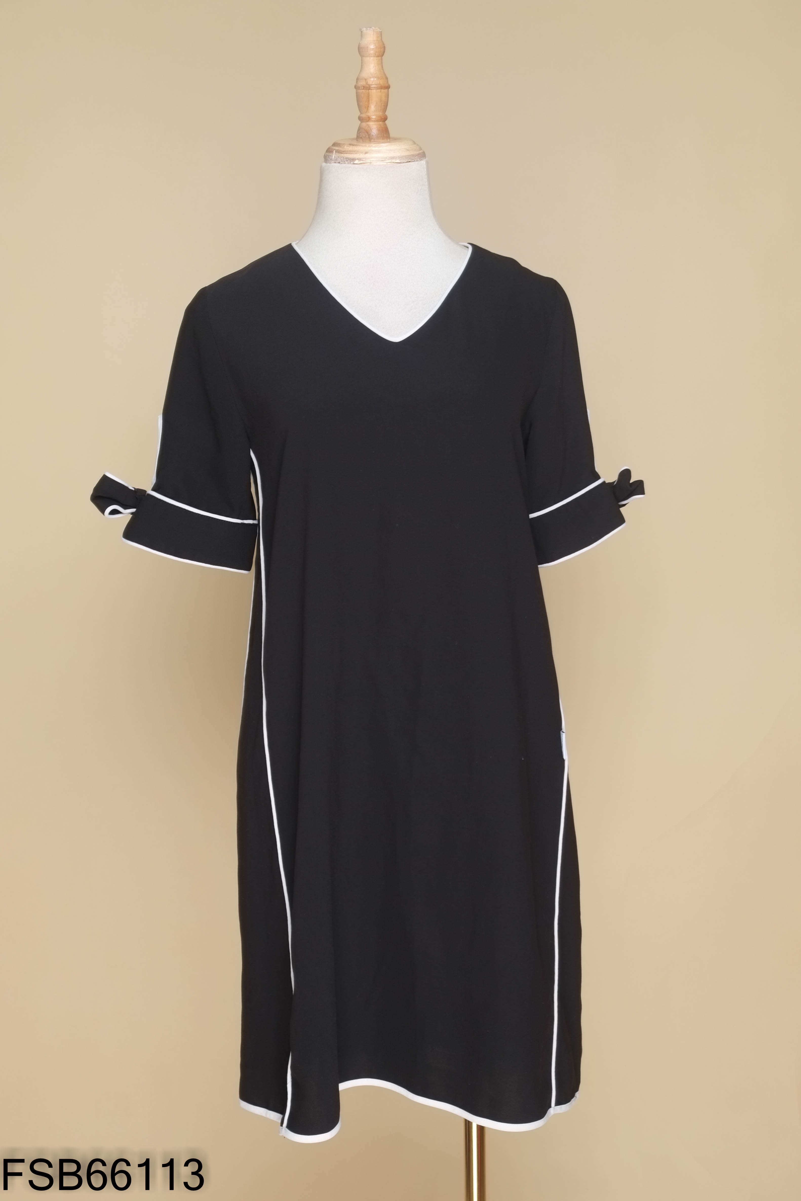 Váy 92 WEAR đen sọc trắng