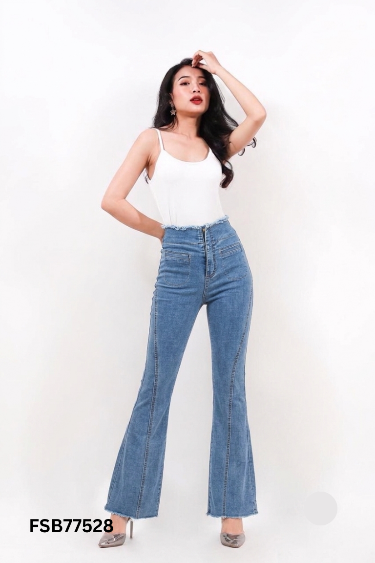 Quần jeans xanh dáng loe