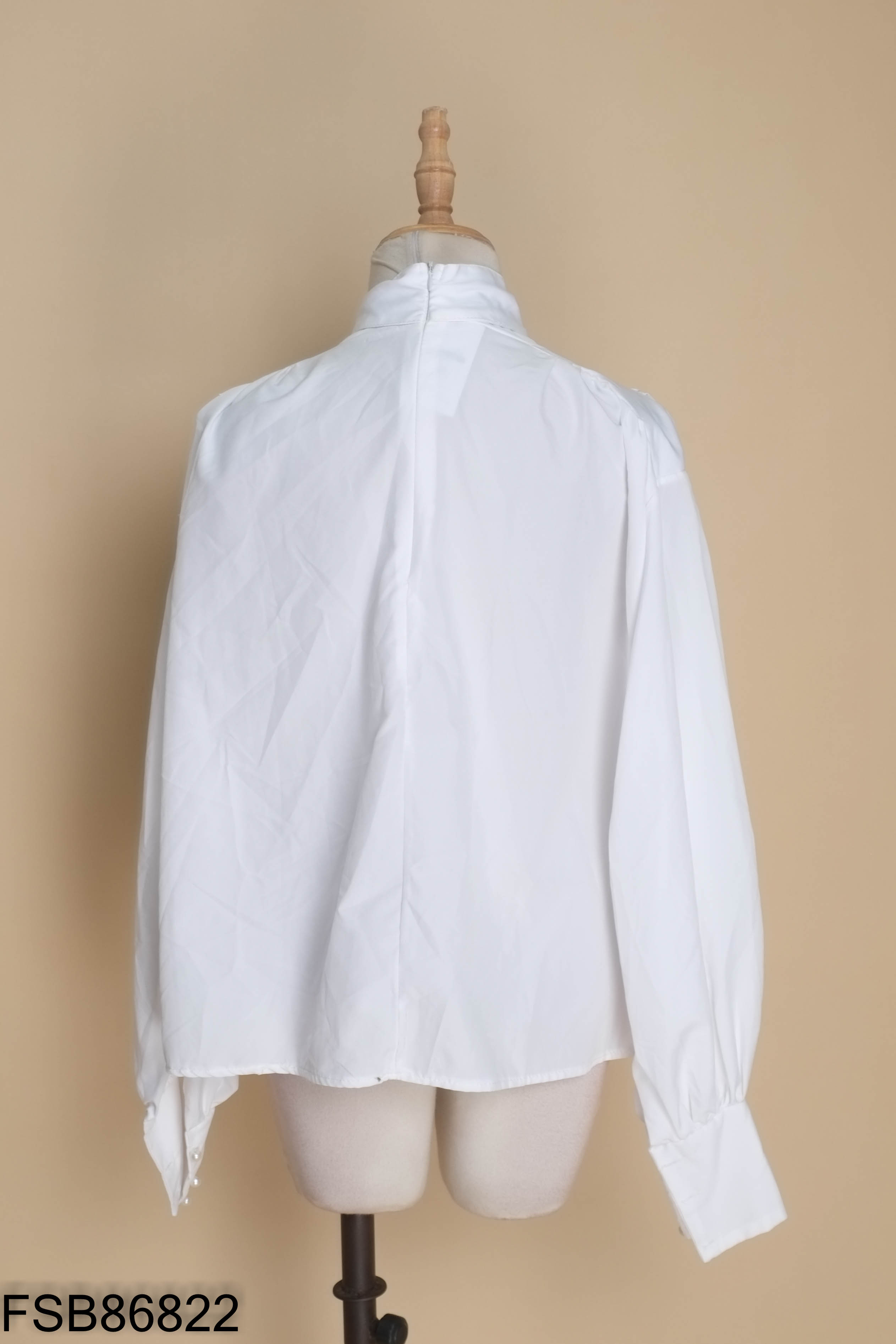 Áo trắng cổ buộc nơ