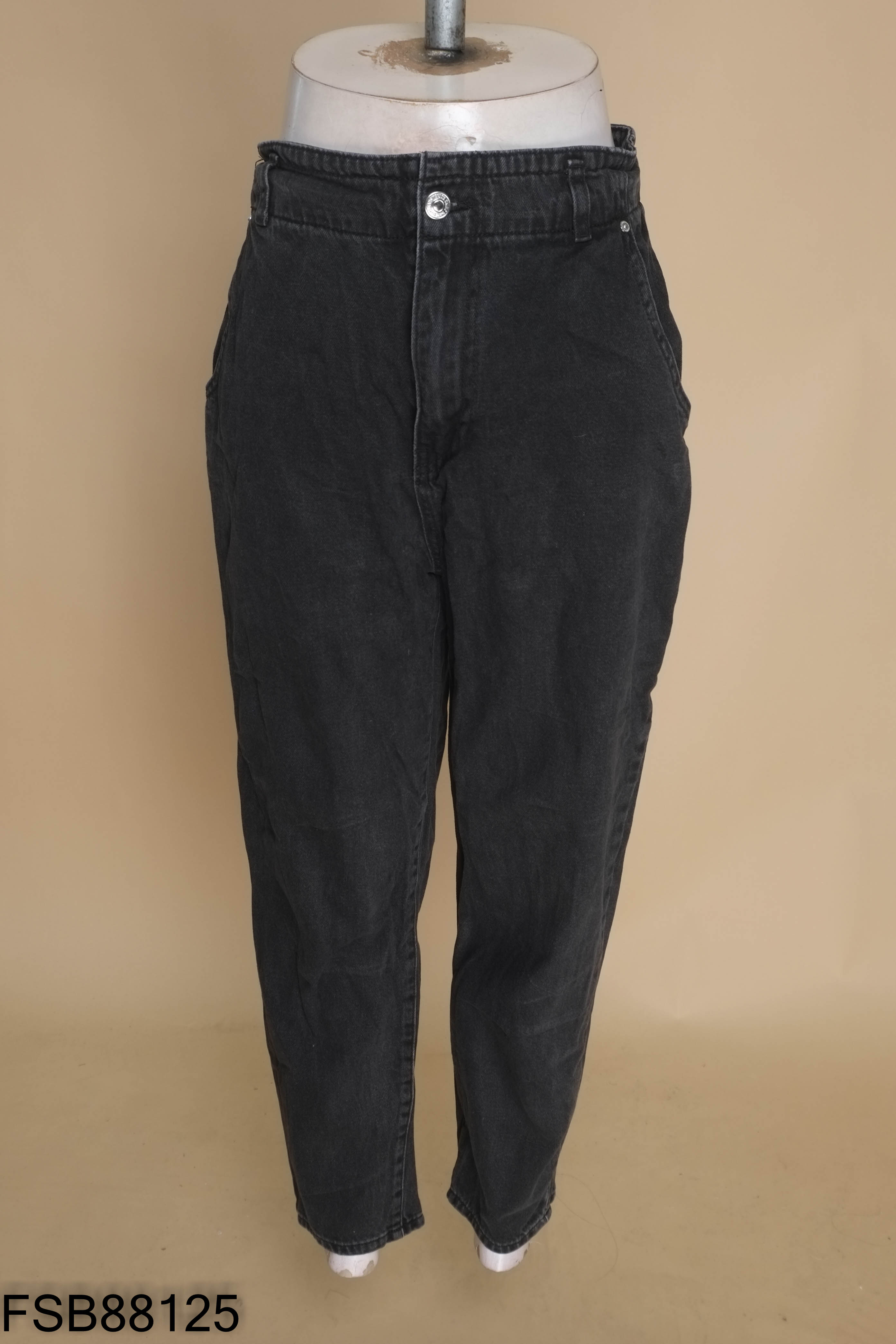 Quần jeans đen MNG