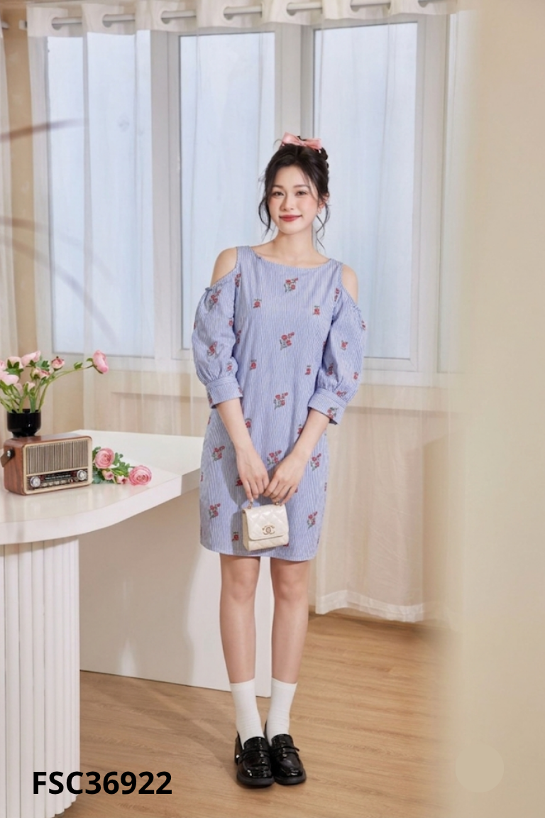 Váy VIENNE TRAN trắng sọc xanh họa tiết hoa