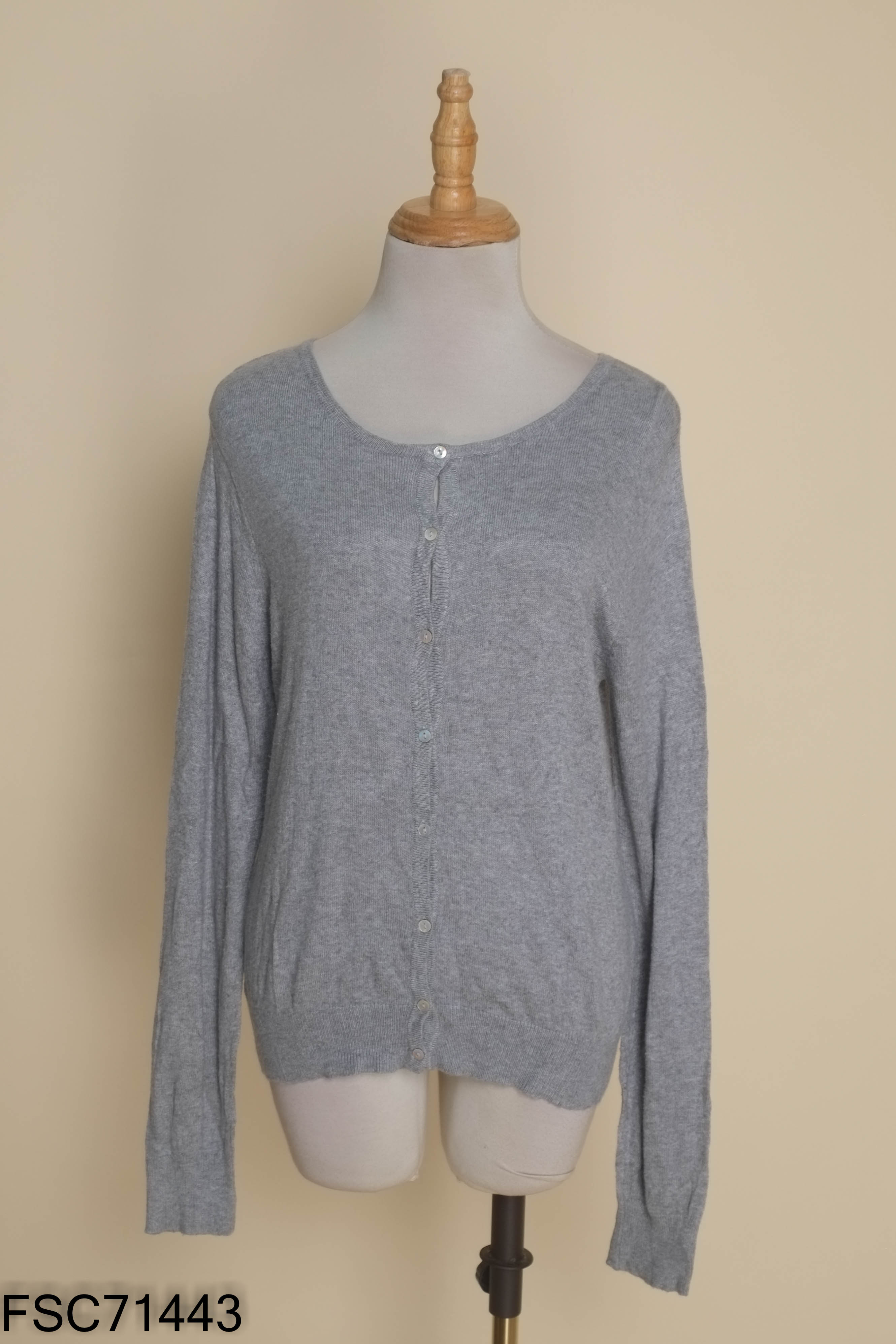 Cardigan ghi EARTH cổ tròn