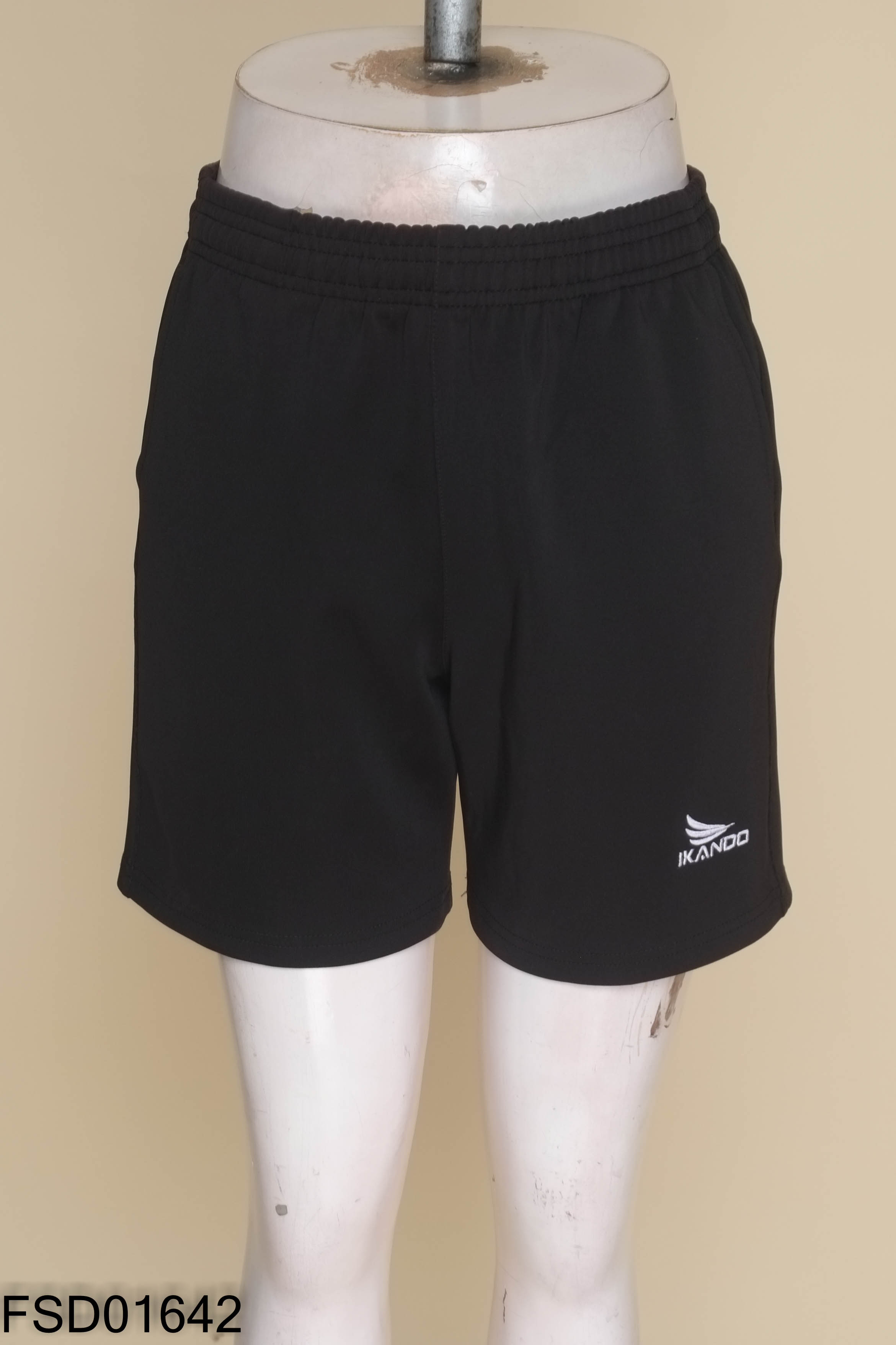Quần short đen IKANDO