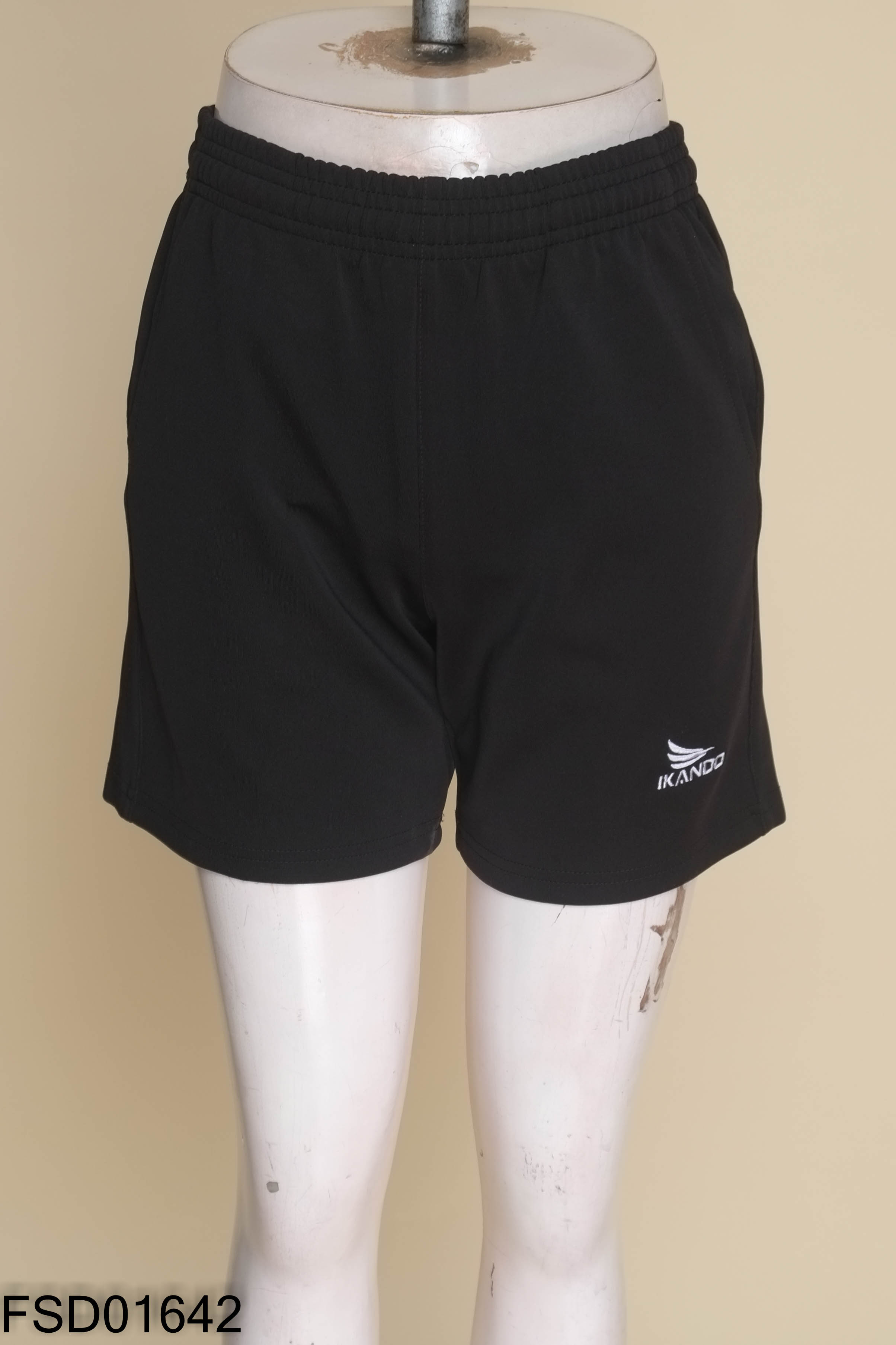 Quần short đen IKANDO