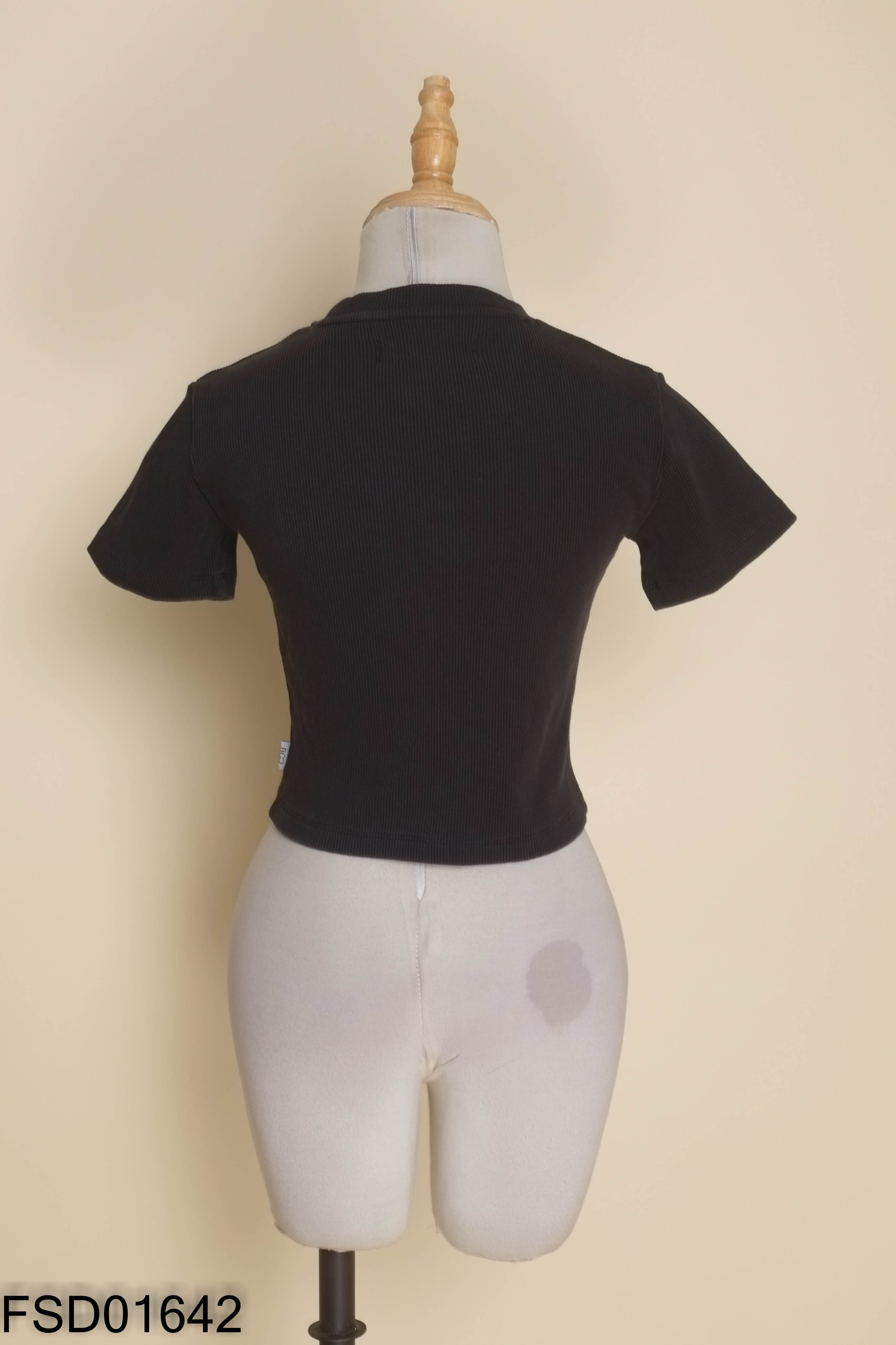 Áo babytee đen BOO