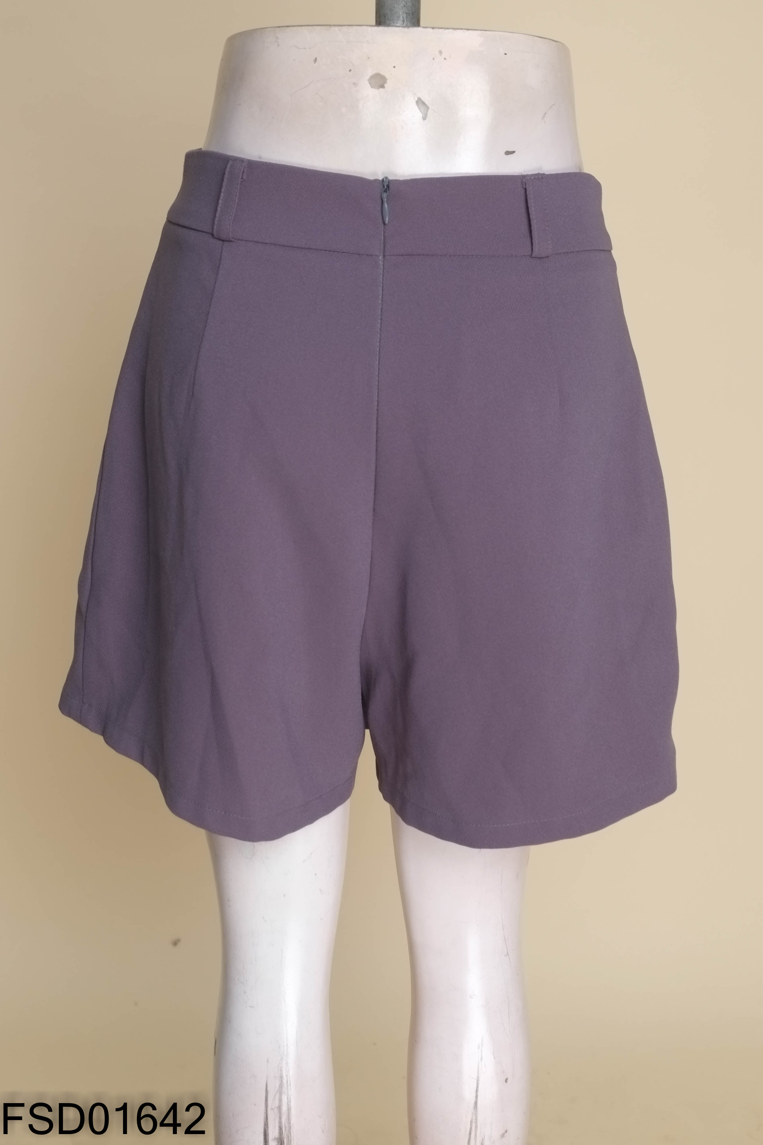 Quần short xám giả váy