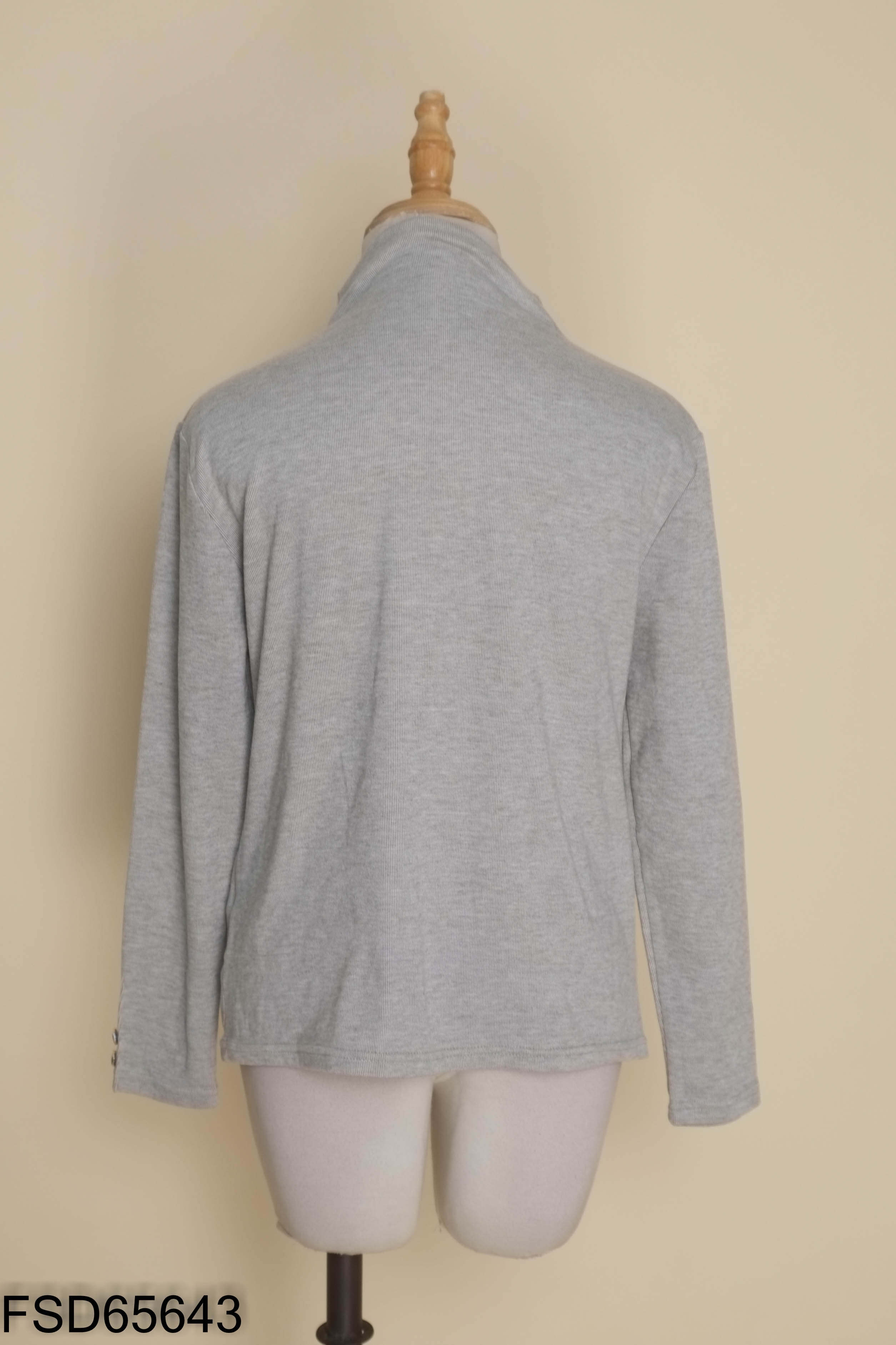 Áo thun nâu cúc dài tay