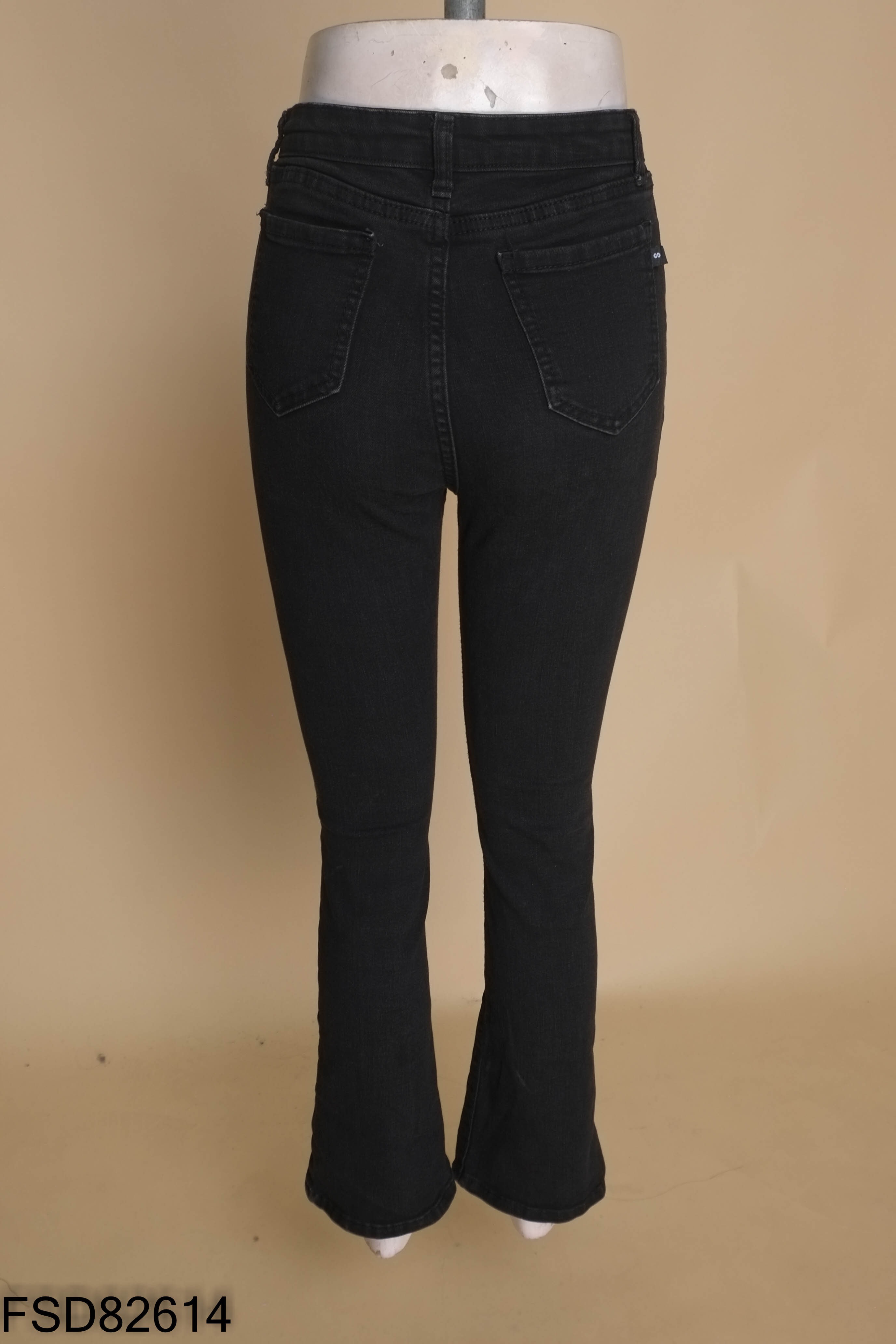 Quần jeans đen ống loe