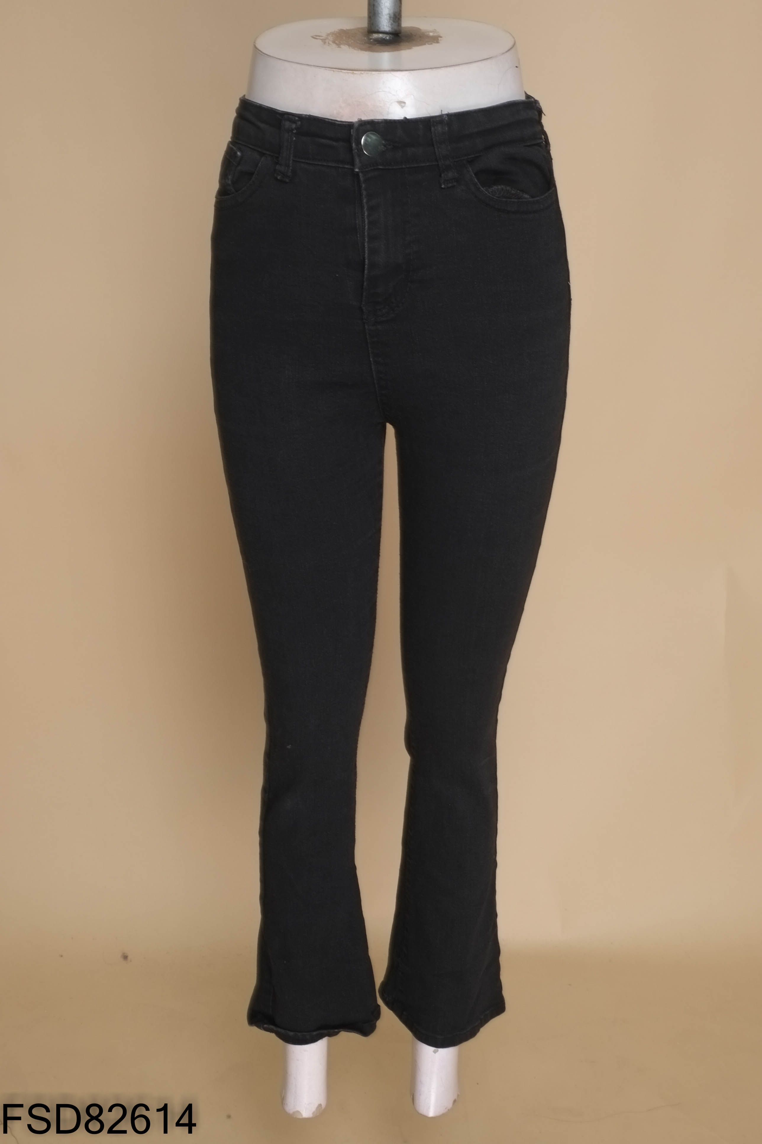 Quần jeans đen ống loe