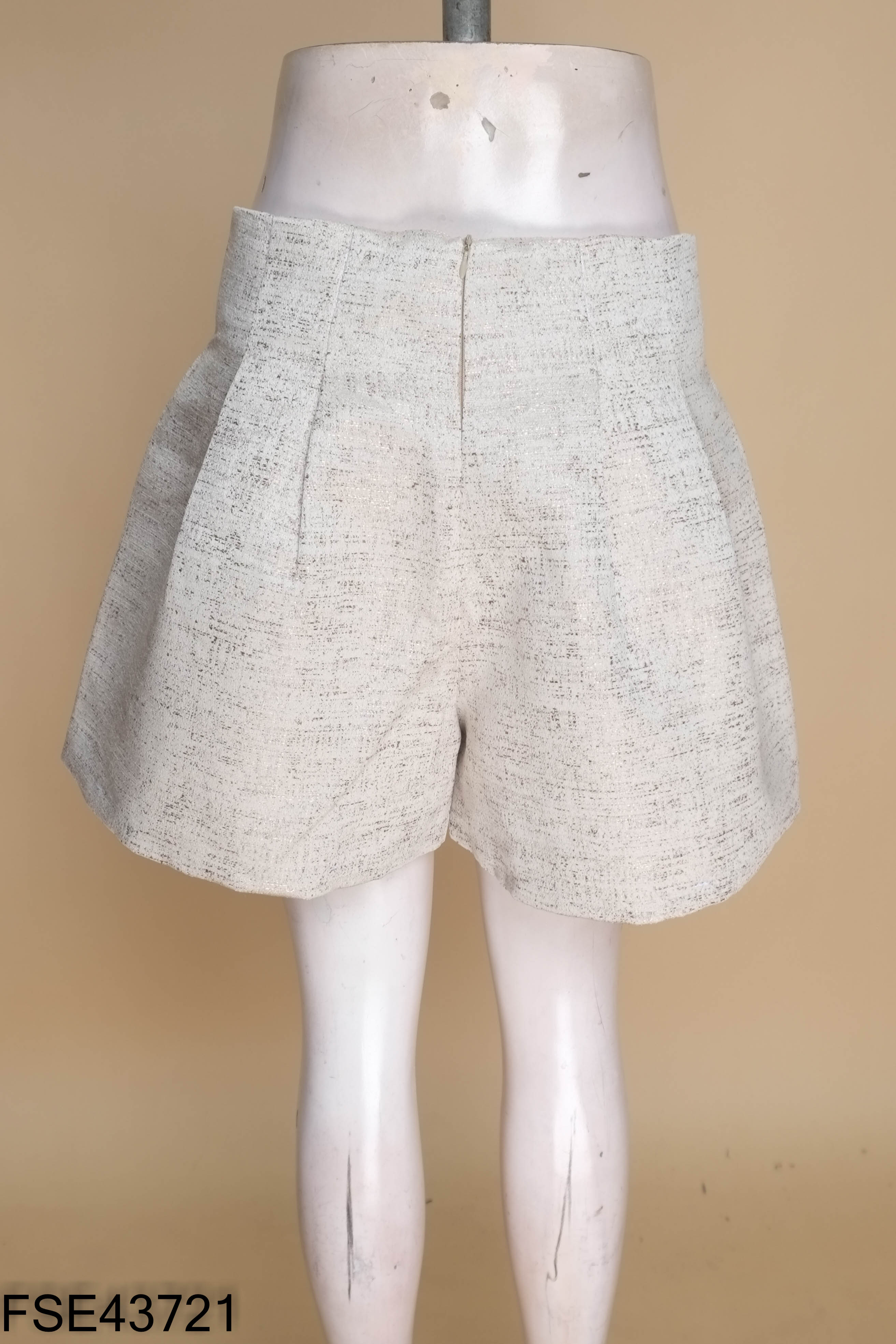 Quần shorts taffta be