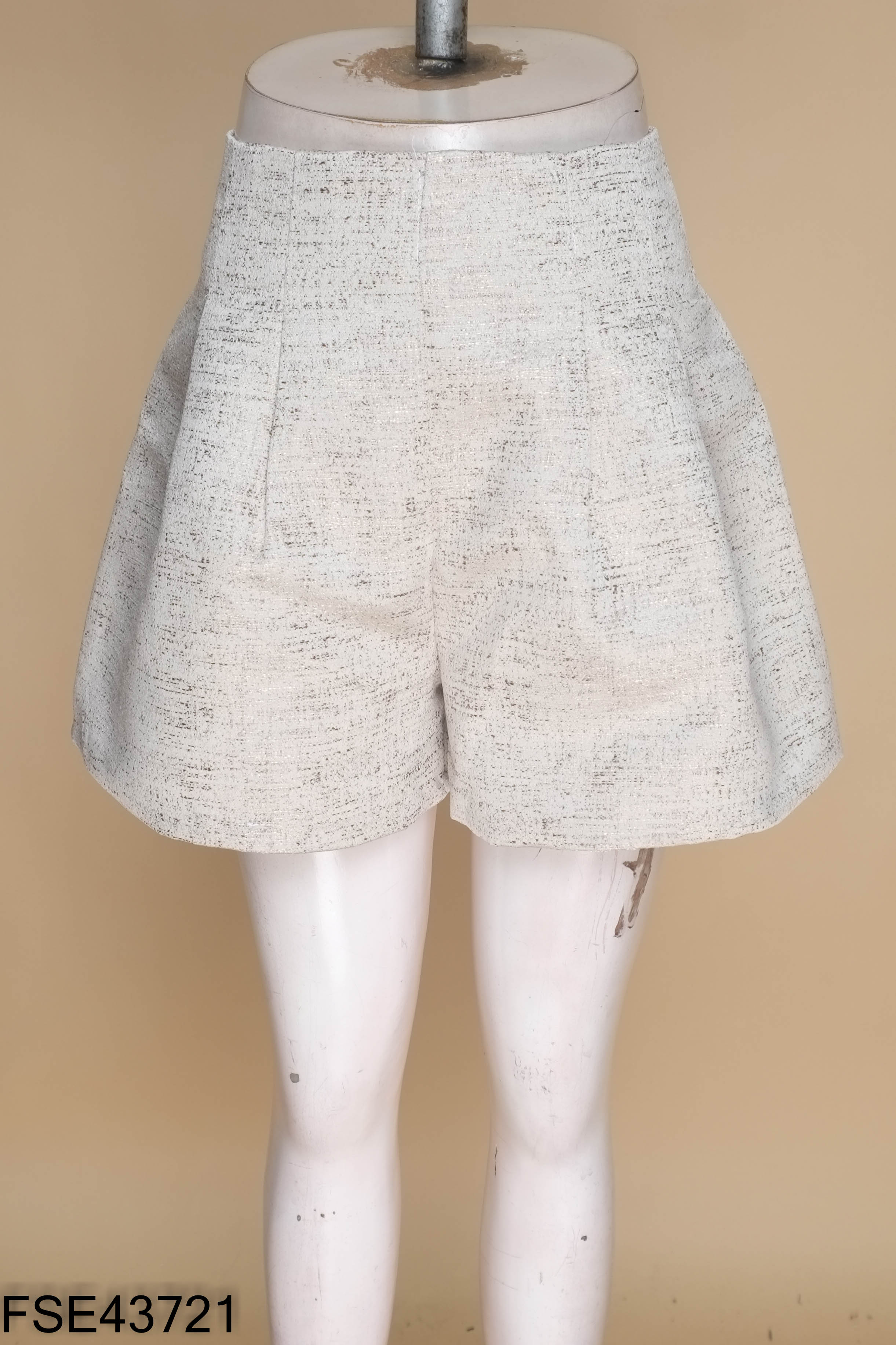Quần shorts taffta be