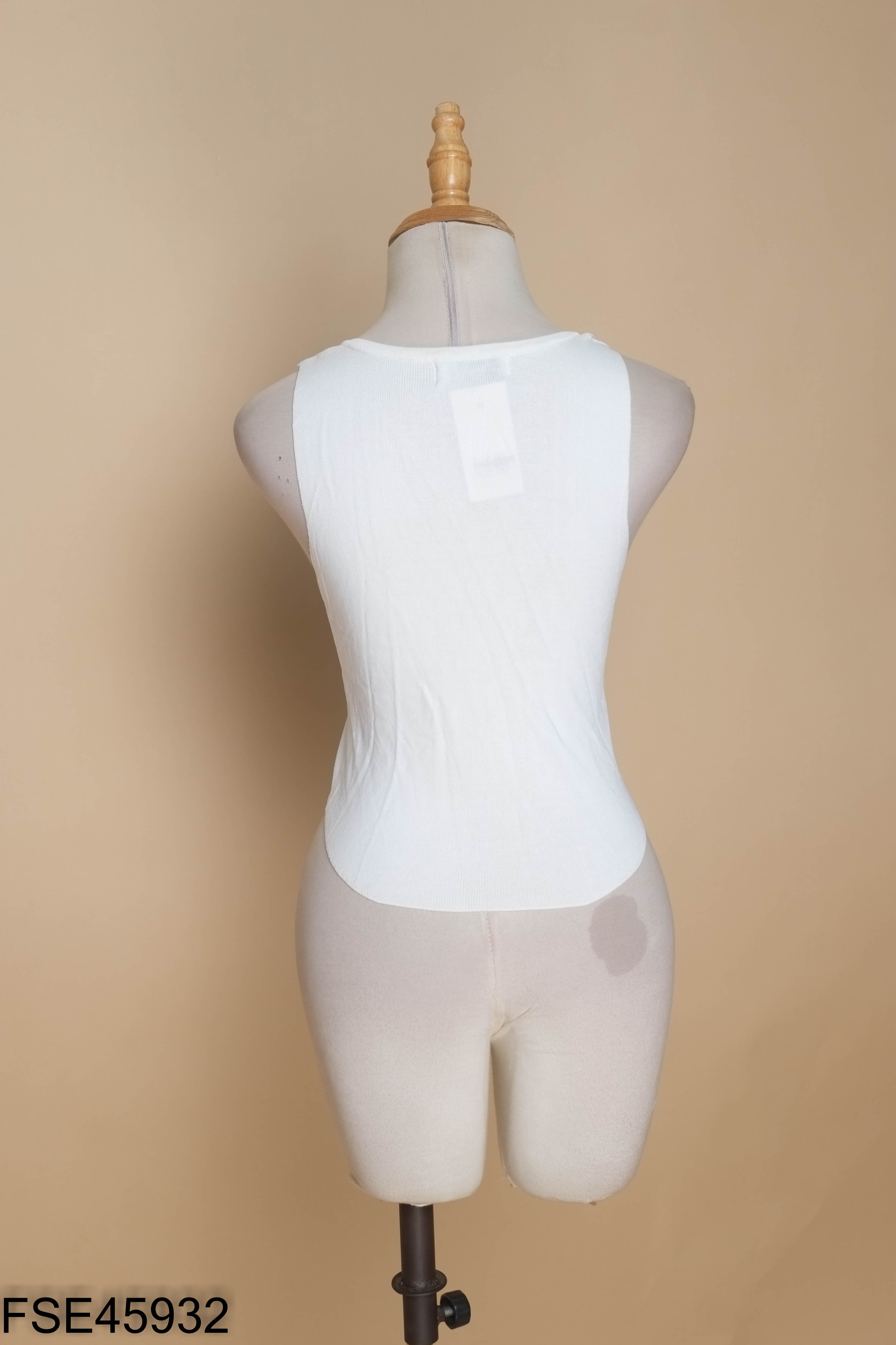 Áo crotop trắng gile in chữ