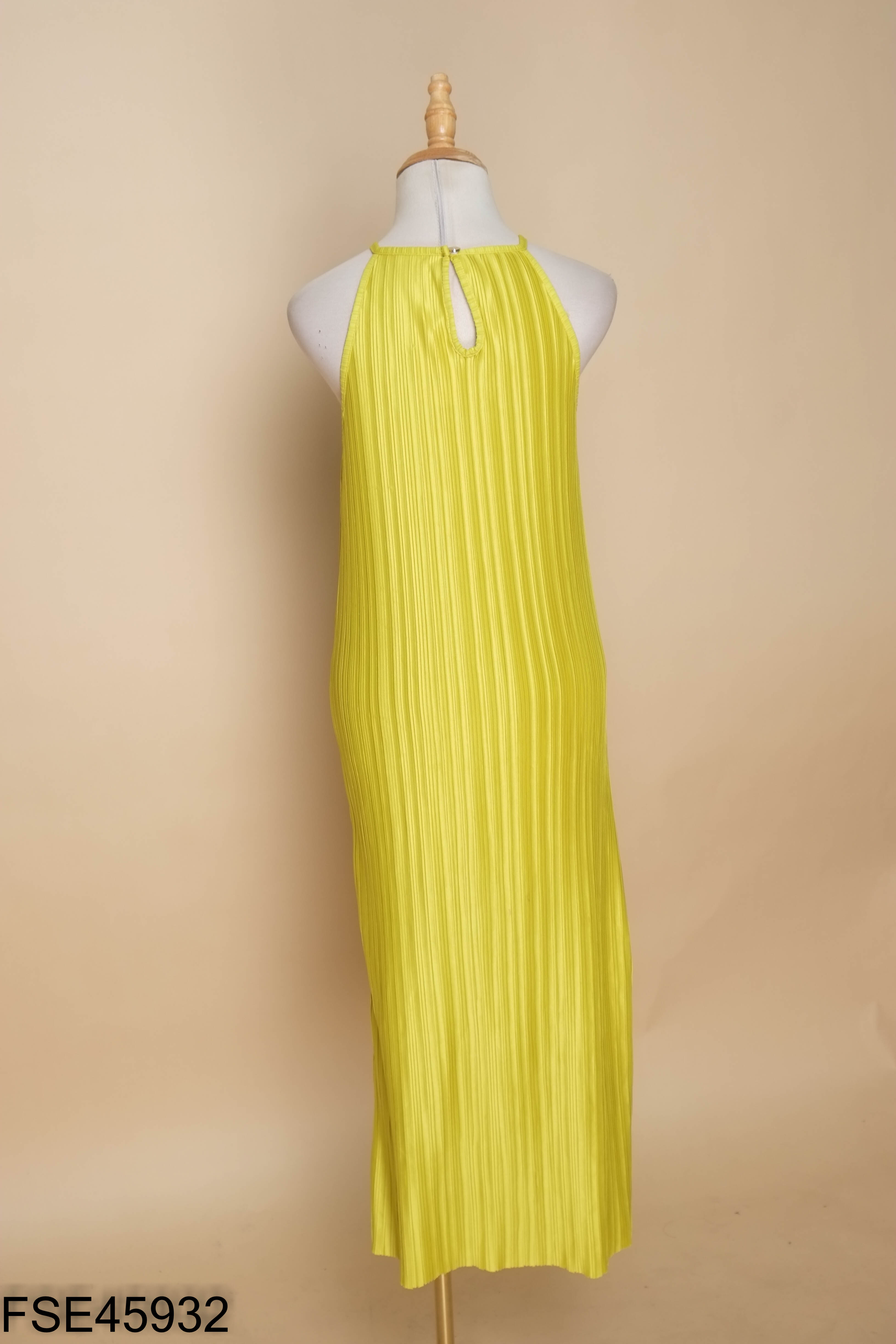 Váy xanh linen hai dây dập ly suông