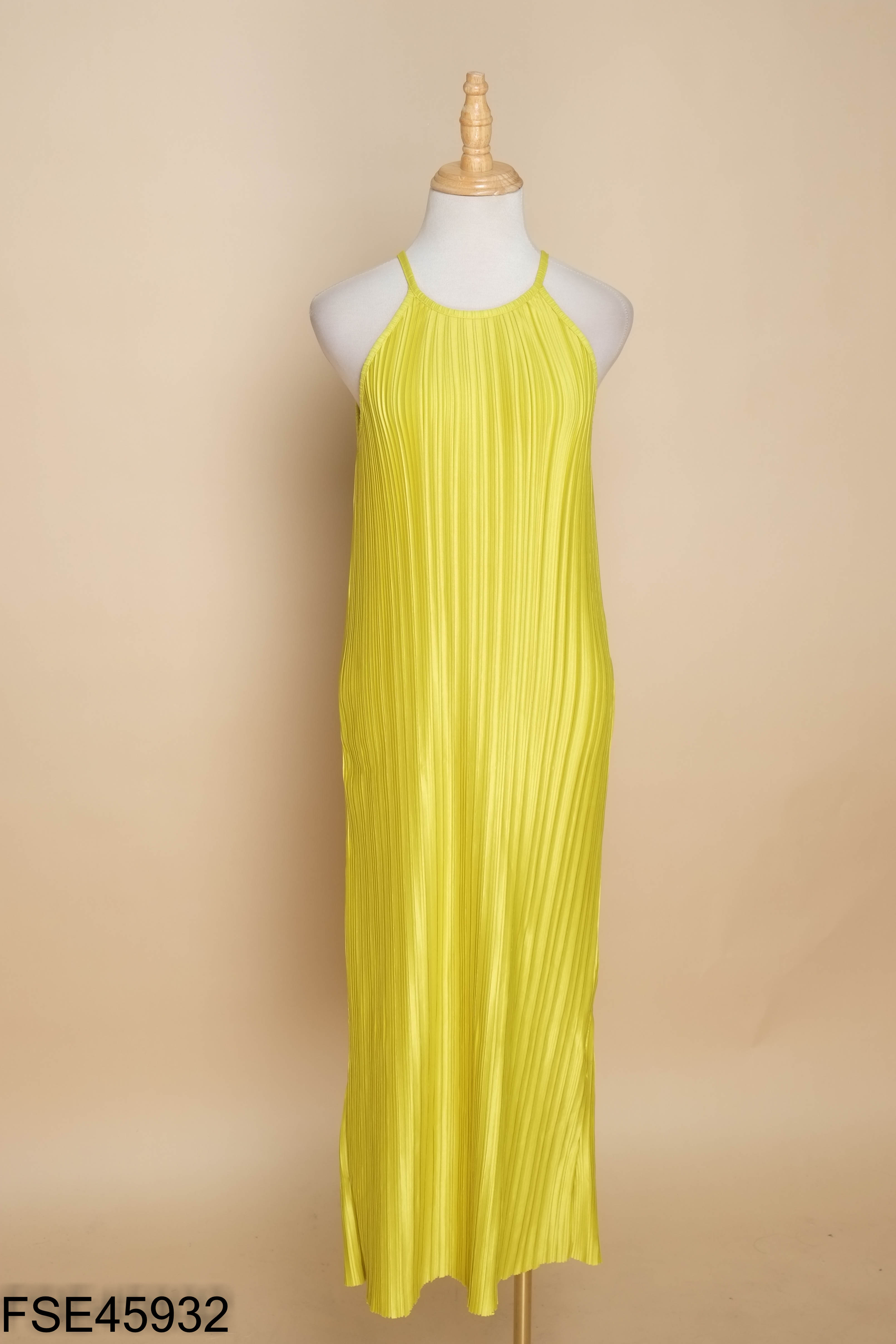Váy xanh linen hai dây dập ly suông