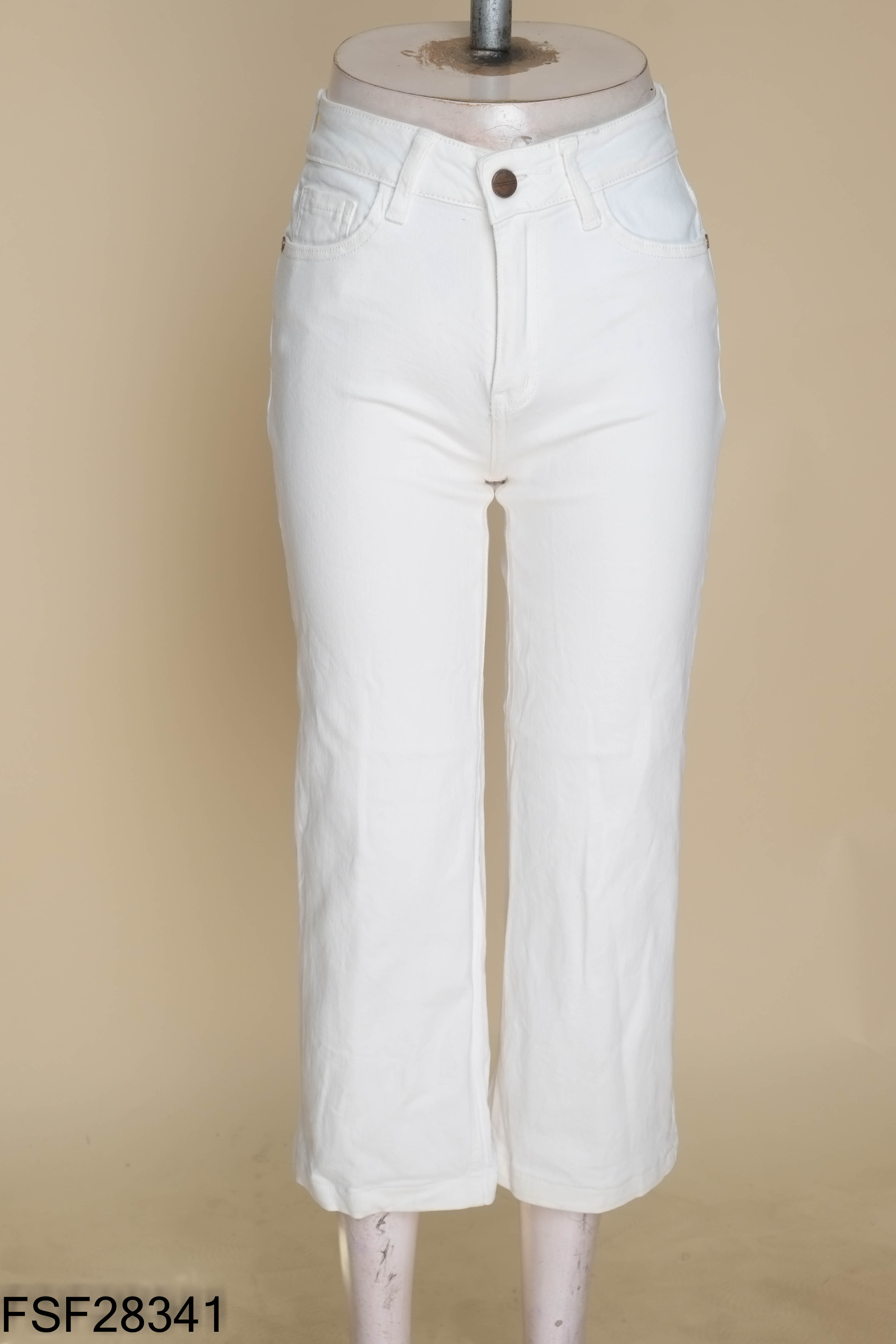 Quần jeans trắng SQUARE ROUND ống đứng