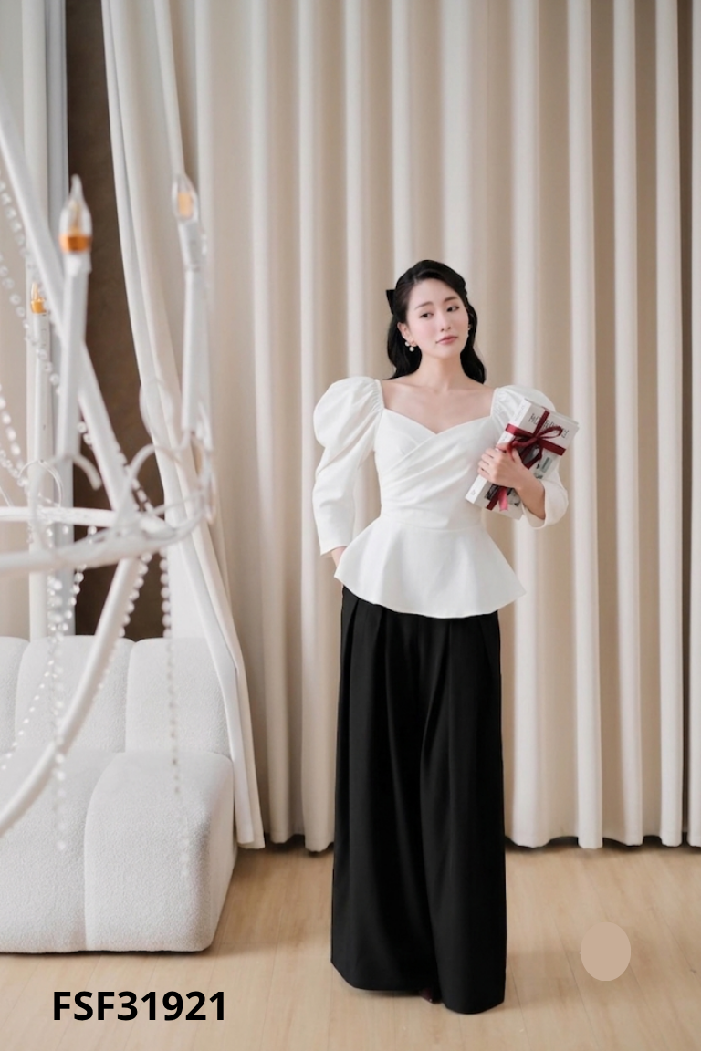 Áo CHARMO trắng xếp ly eo