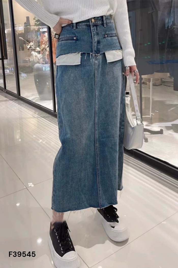 Chân váy jeans xanh cắt gấu