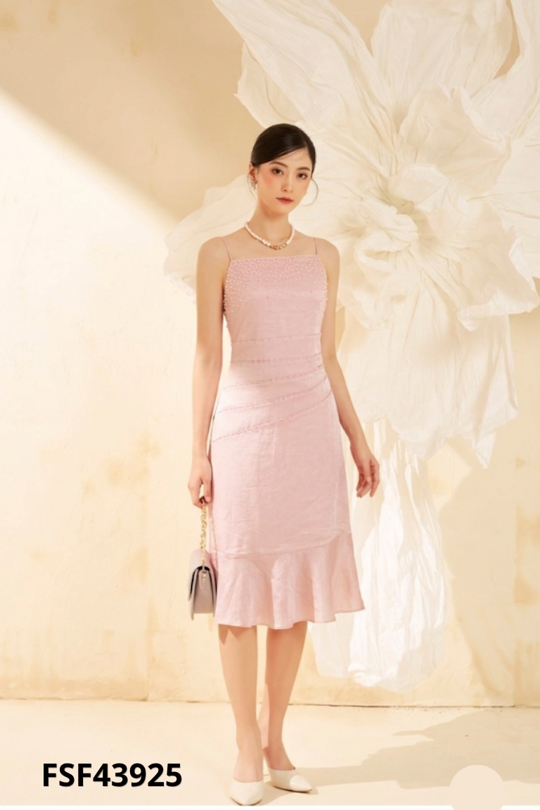 Váy luạ hồng đính hạt