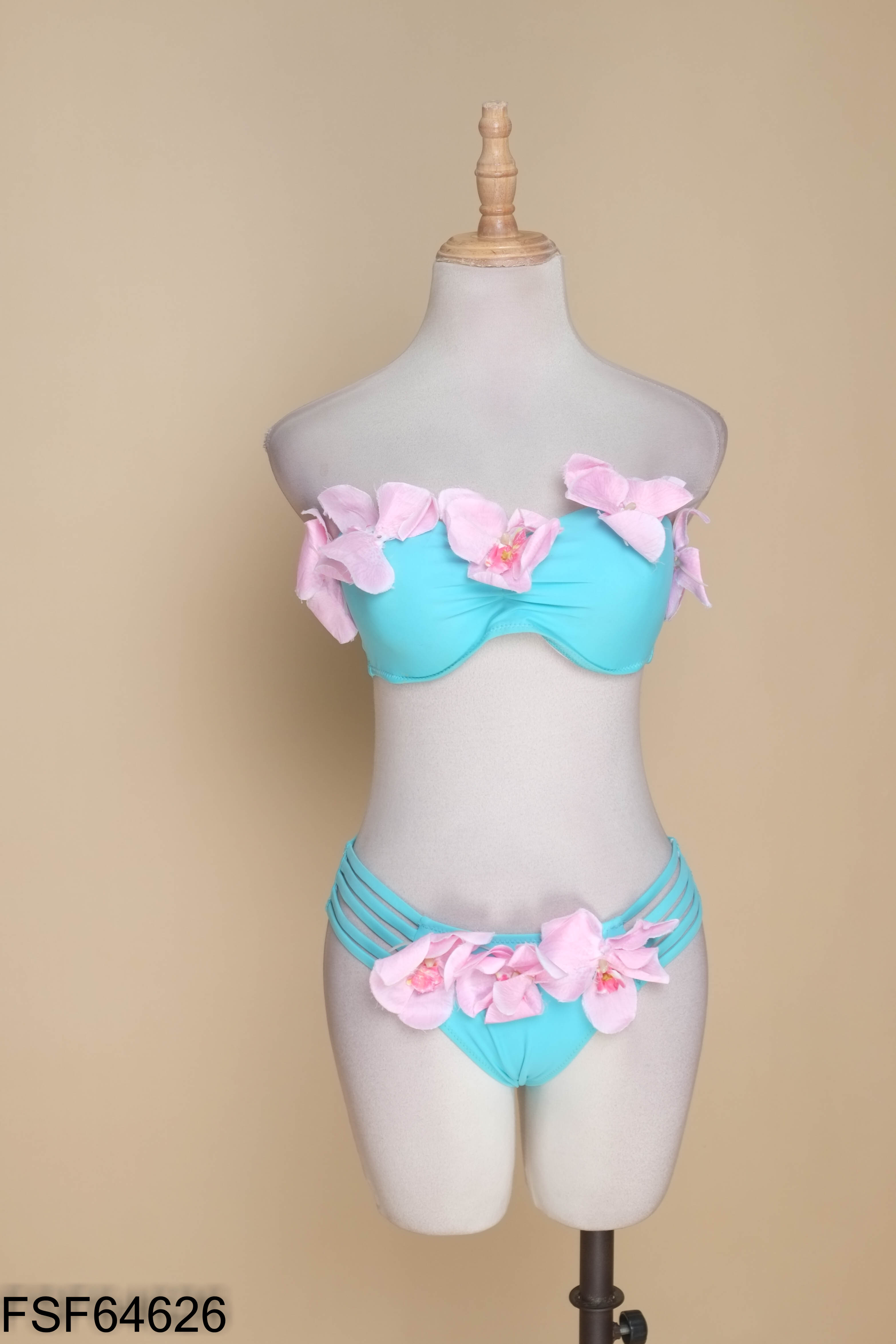 Set bikini xanh đính hoa