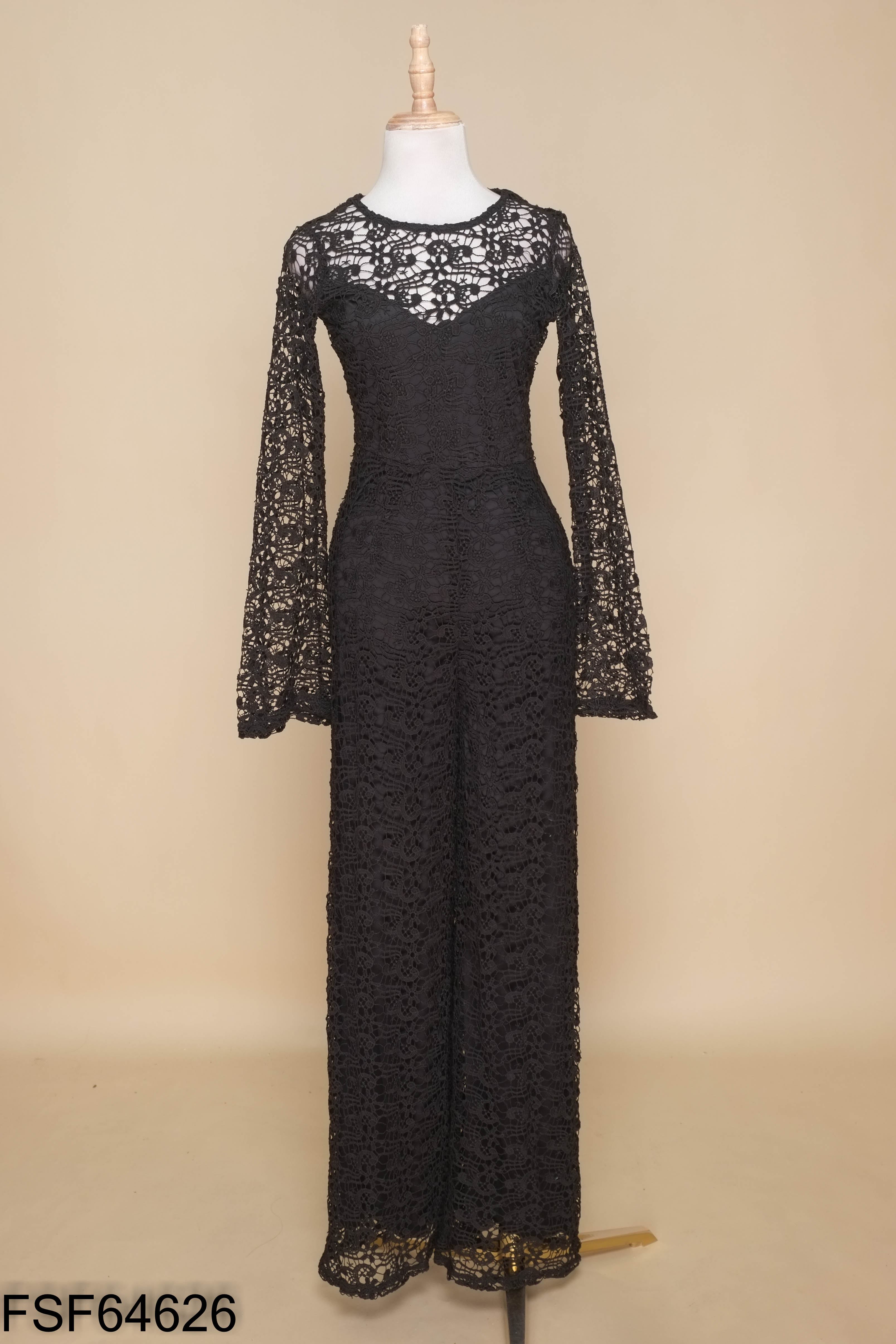 Jumpsuits PULL BEAR ren đen quần dài