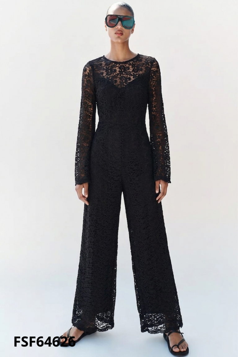Jumpsuits PULL BEAR ren đen quần dài